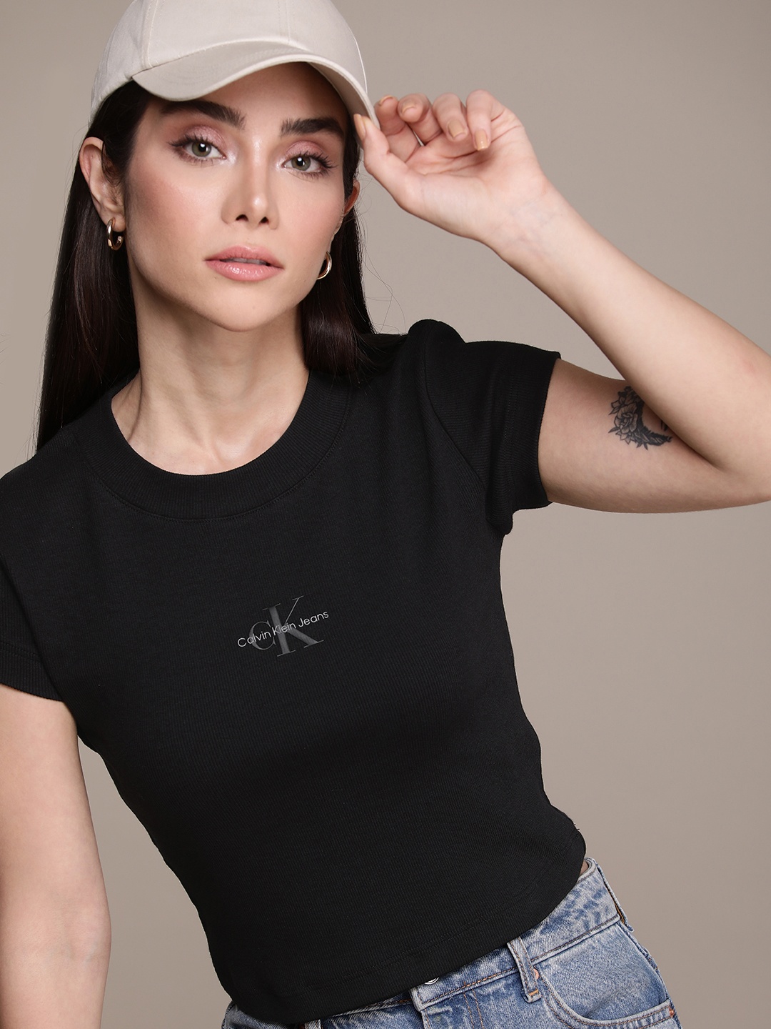 

Calvin Klein Jeans Round Neck Compression T-shirt, Black