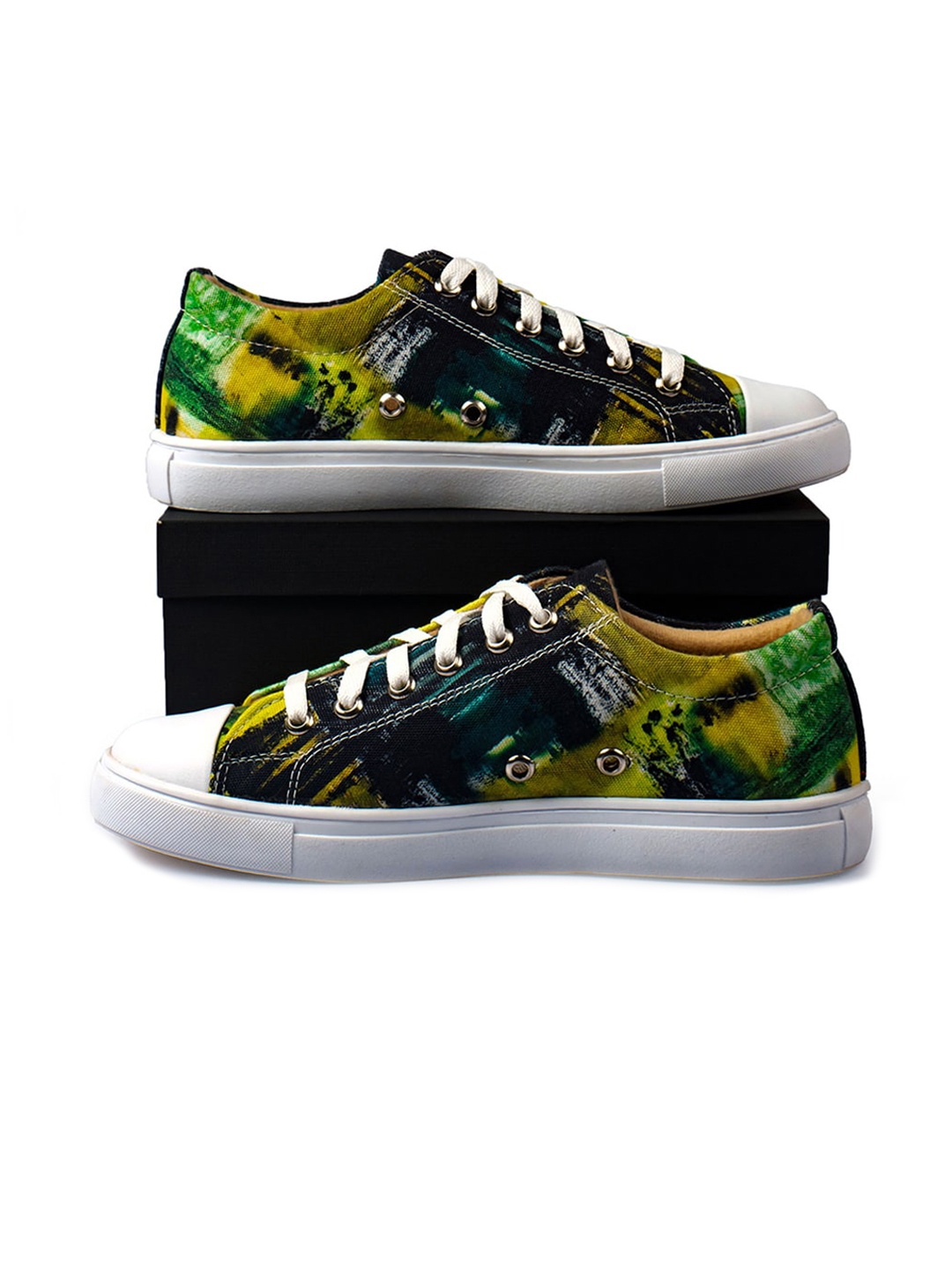 

KobSook Men Printed Lace-Up Sneakers, Black