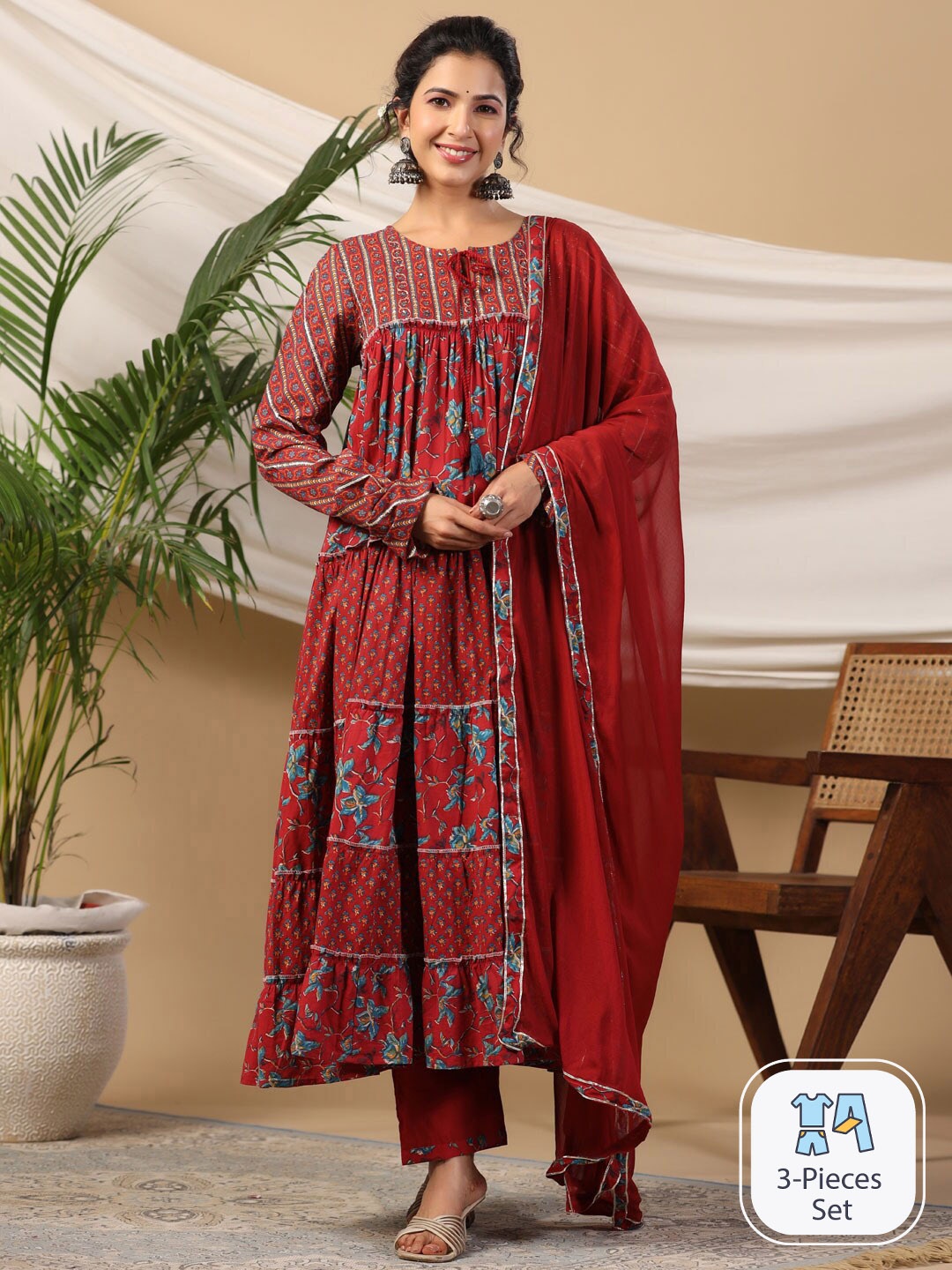 

Readiprint Fashions Floral Printed Tiered Pure Cotton Kurta With Trousers & With Dupatta, Maroon