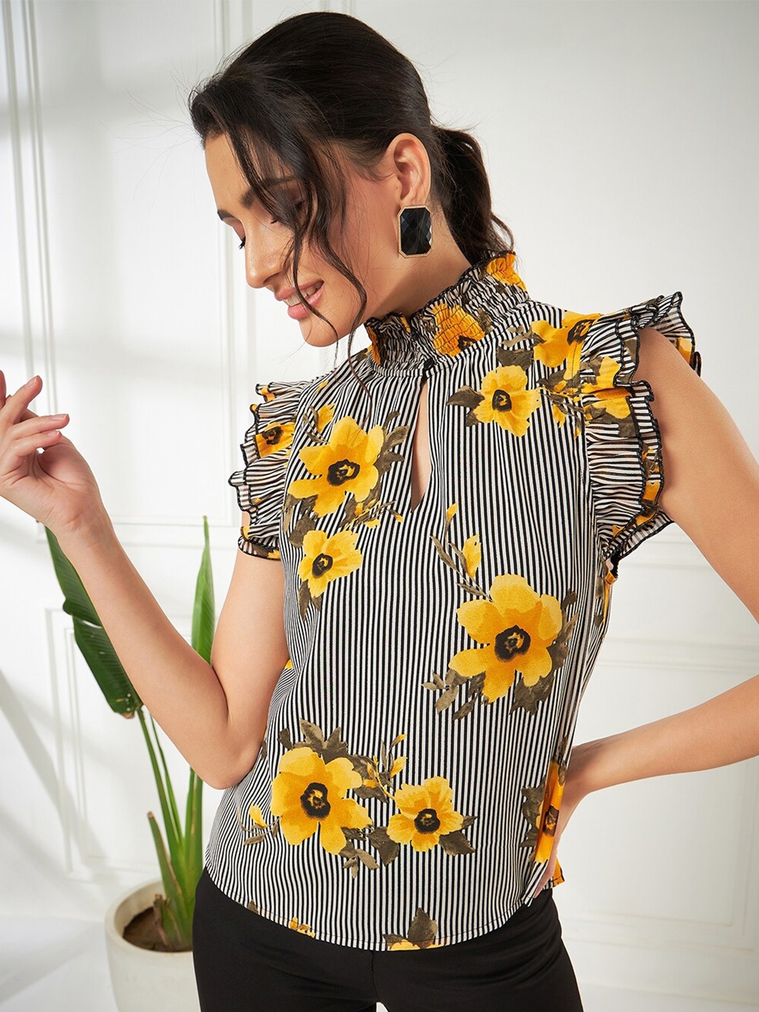 

Kibo Black Floral Printed Flutter Sleeve Regular Top