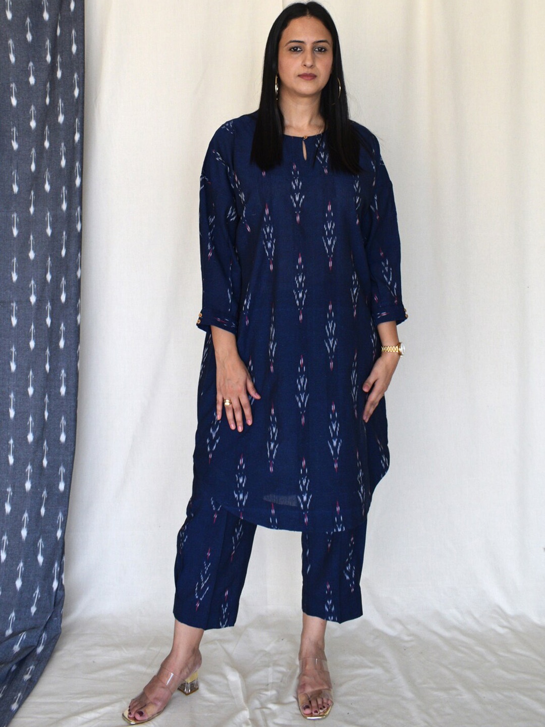 

House of Moxa Ikat Antifit Pure Cotton Kurta With Pyjamas, Navy blue