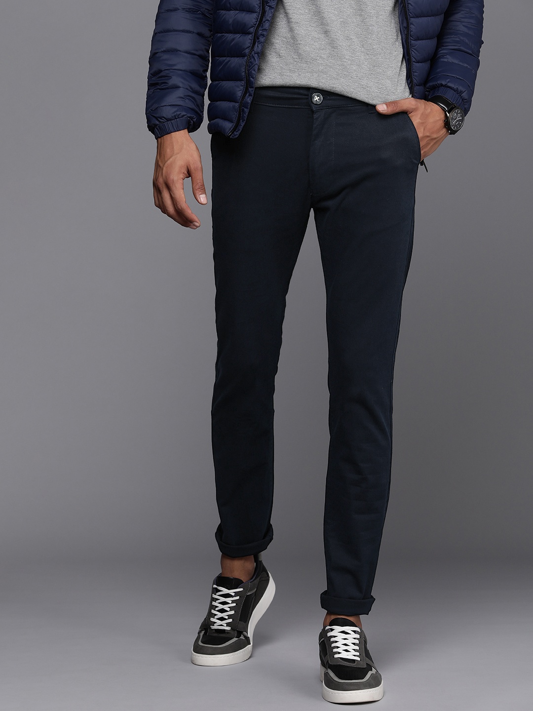 

WROGN Men Mid-Rise Slim Fit Chinos, Navy blue