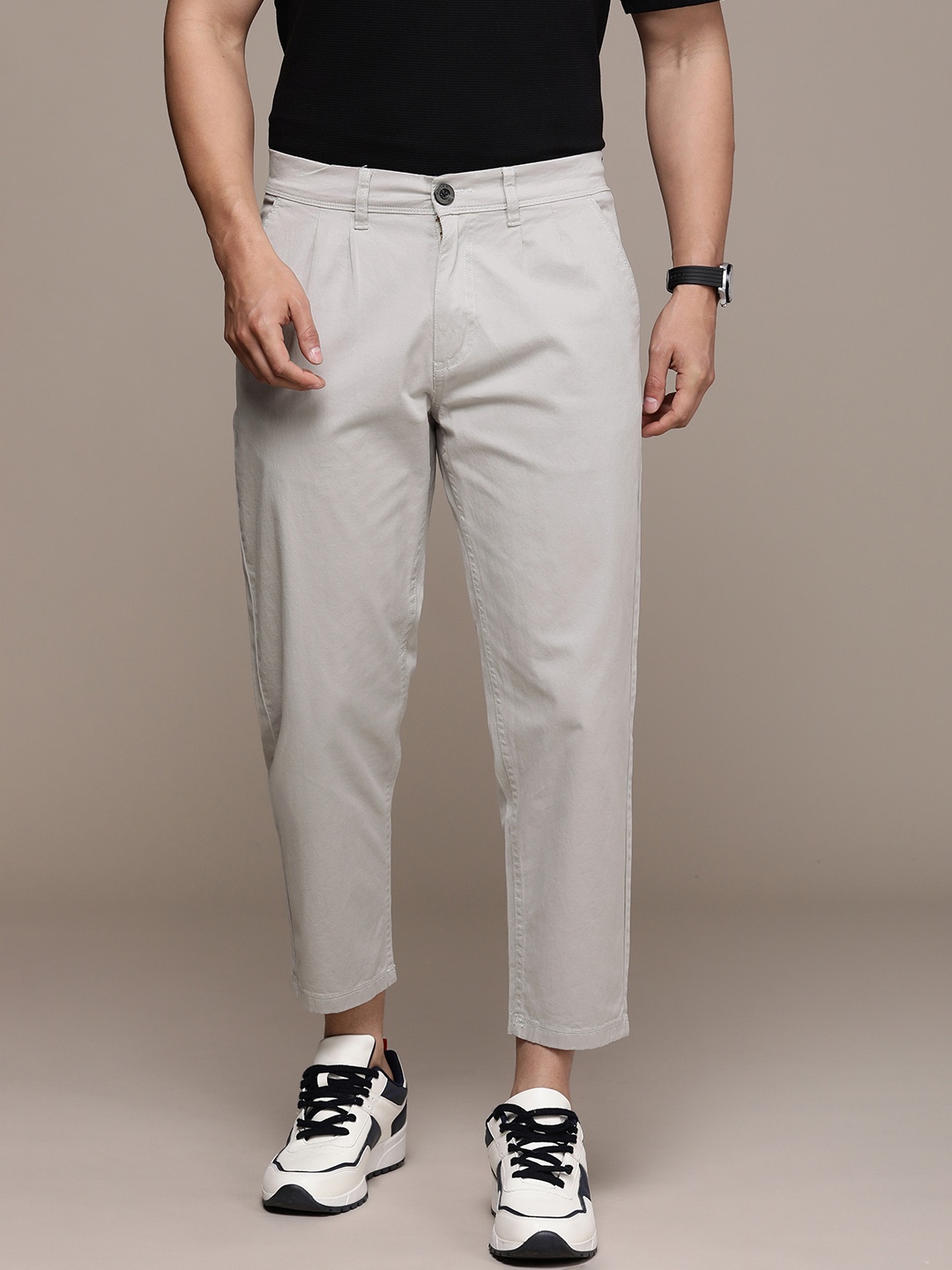 

WROGN Men Crop Fit Chinos Trousers, Grey