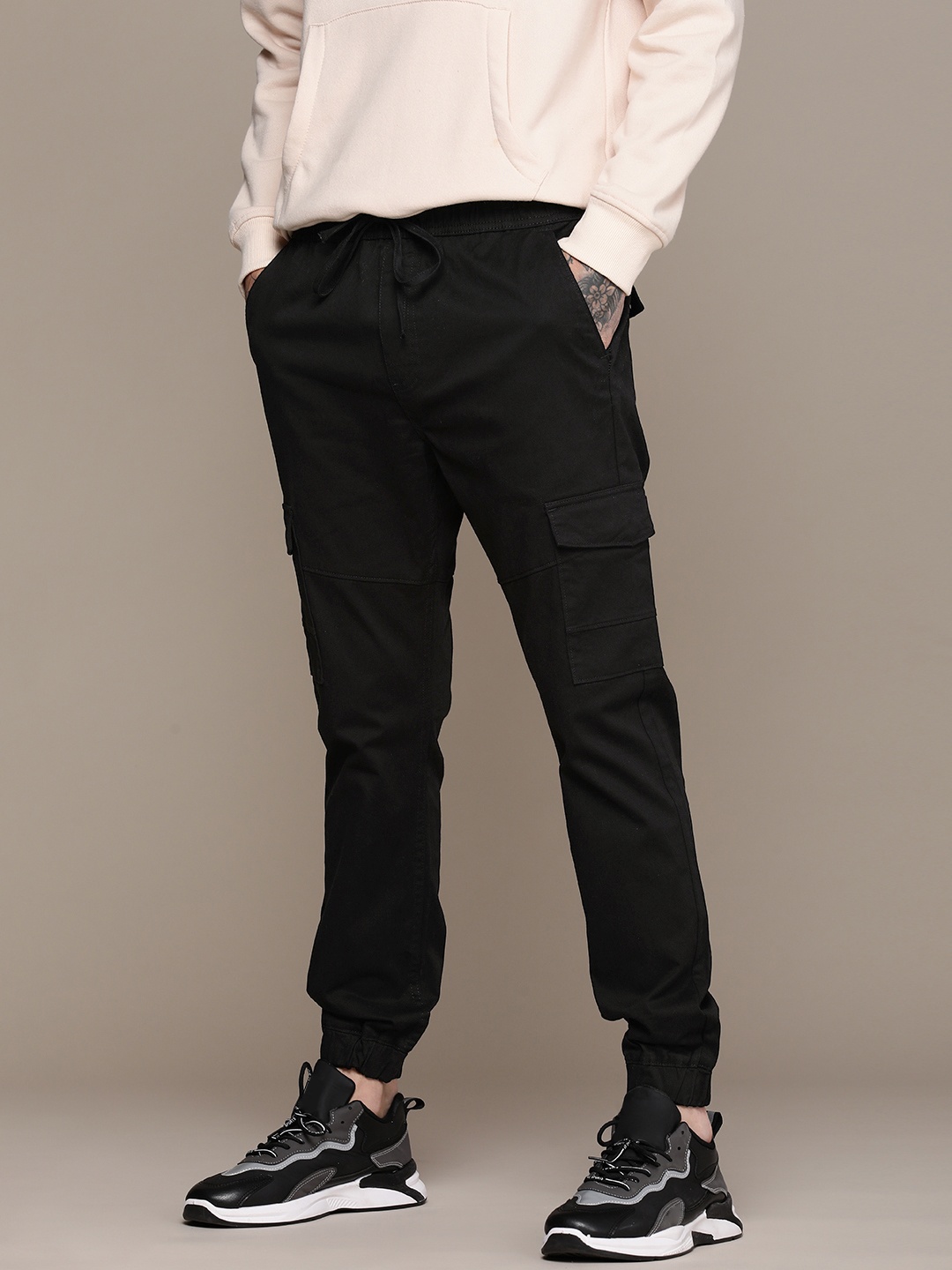 

WROGN Men Solid Mid Rise Regular Fit Cargo Style Joggers, Black