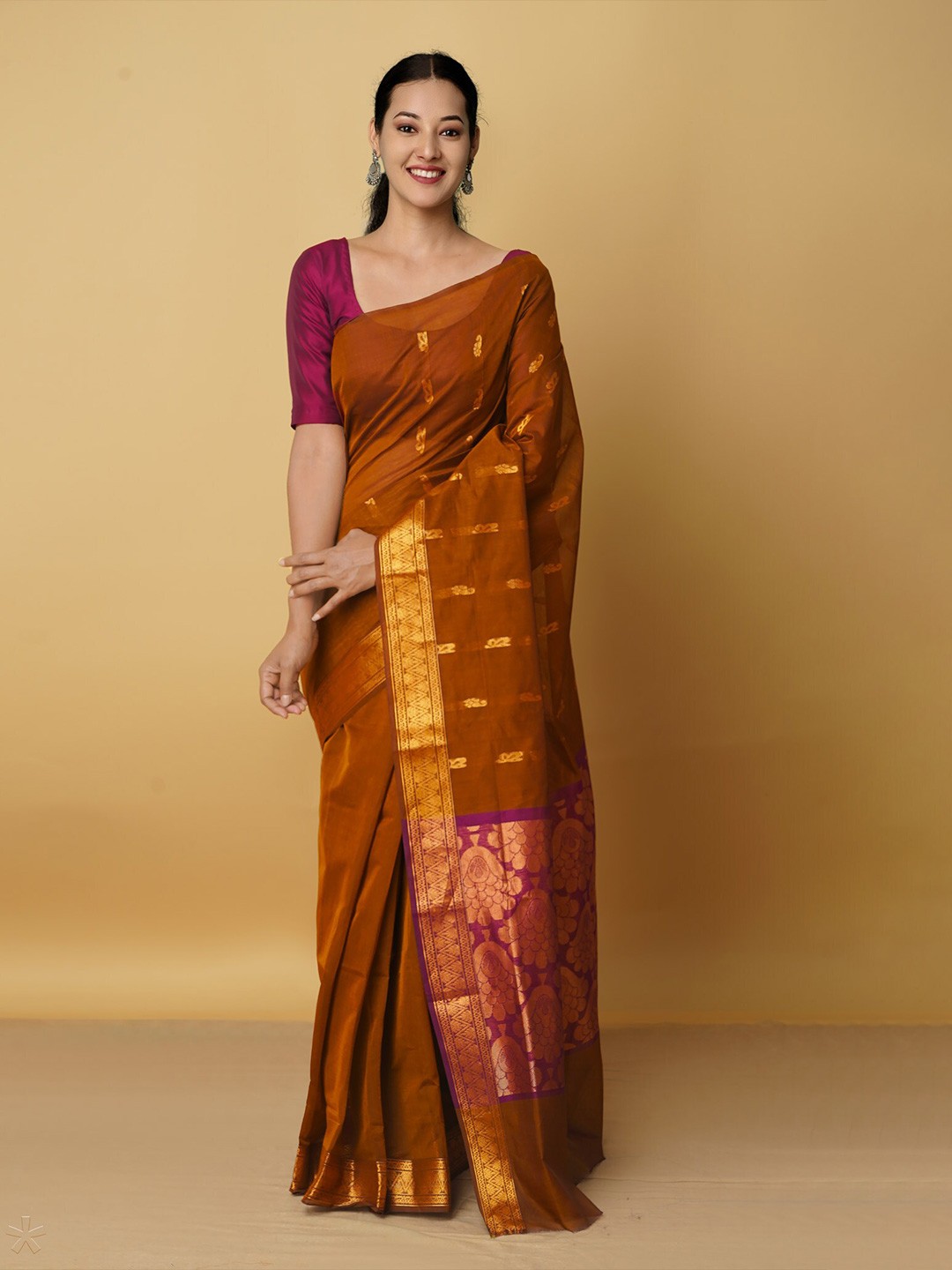 

Unnati Silks Brown & Gold-Toned Woven Design Zari Pure Cotton Gadwal Saree