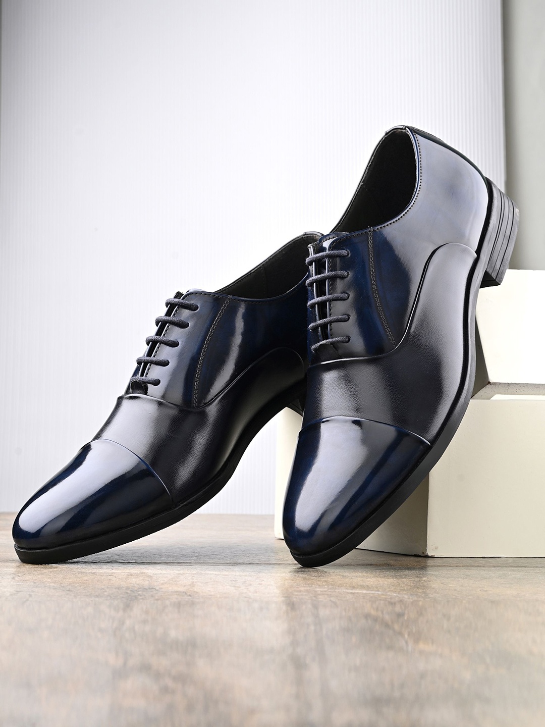 

House of Pataudi Men Textured Formal Oxfords, Navy blue