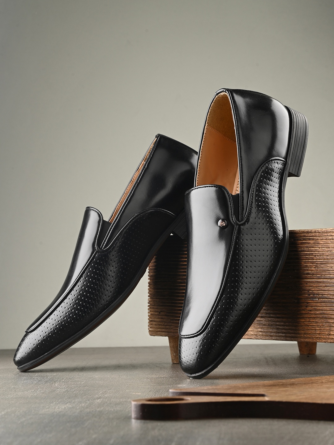 

House of Pataudi Men Textured Formal Loafers, Brown
