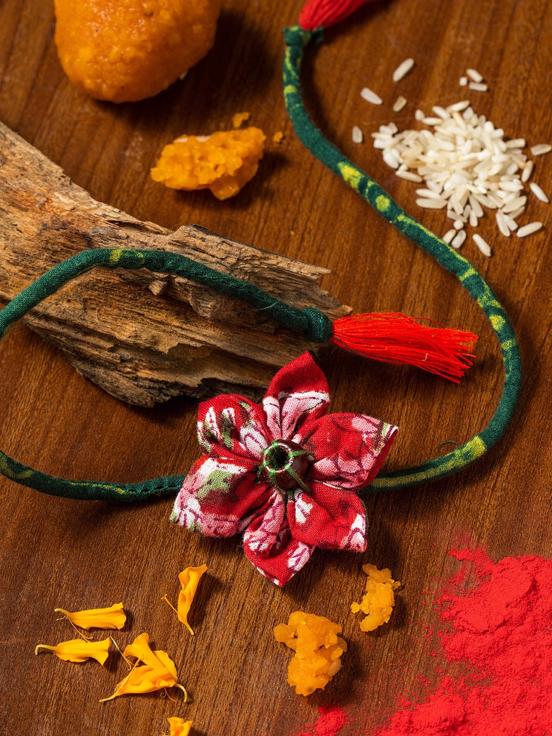 

nat Habit Floral Charm Rakhi With Roli Chawal, Red