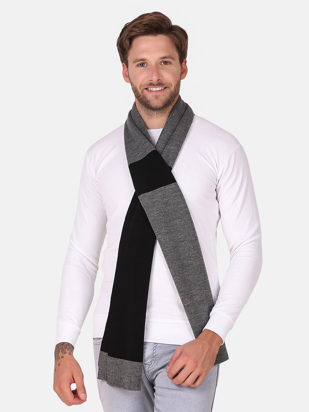 

YARNSMITH Colourblocked Acrylic Muffler, Black