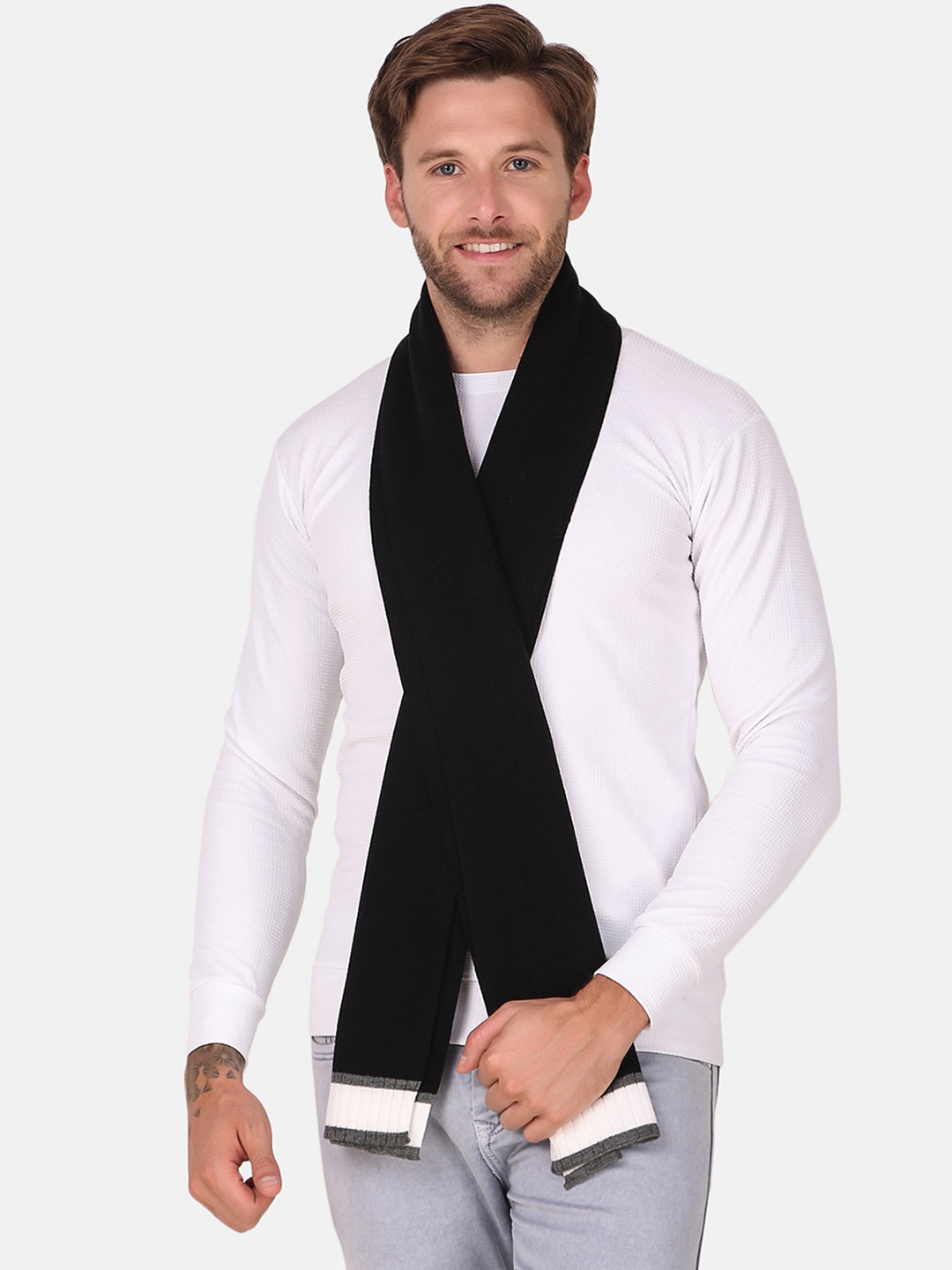 

YARNSMITH Fringes Mufflers, Black