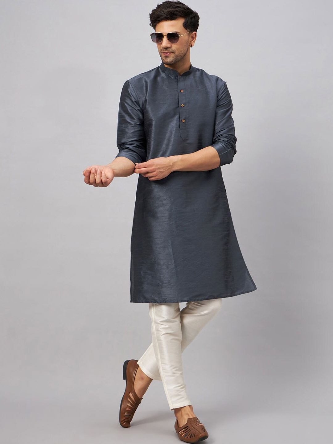 

VASTRAMAY Mandarin Collar Straight Kurta with Churidar, Grey