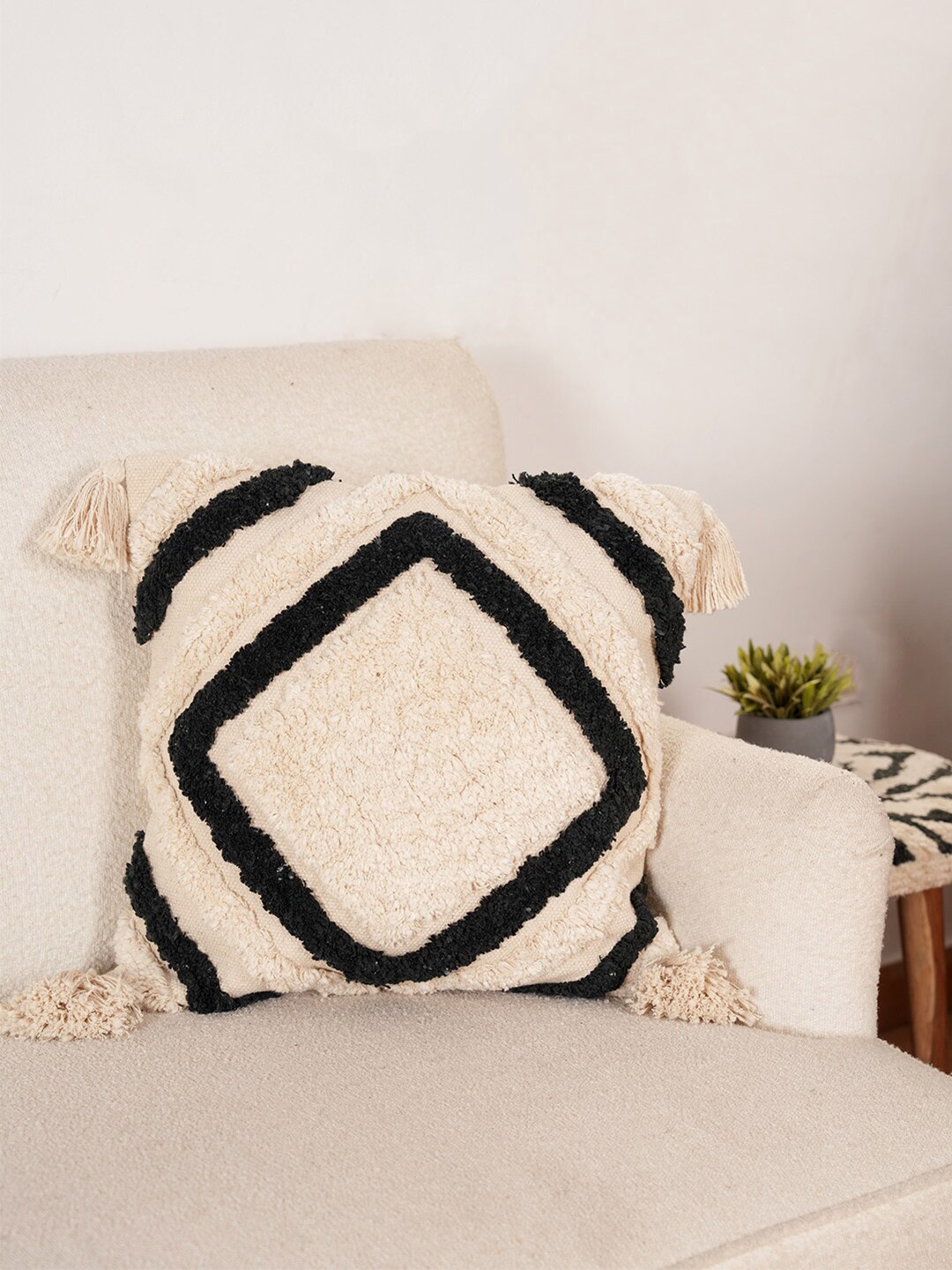 

Art Avenue Off White & Black Self Design Cotton Square Cushion Cover