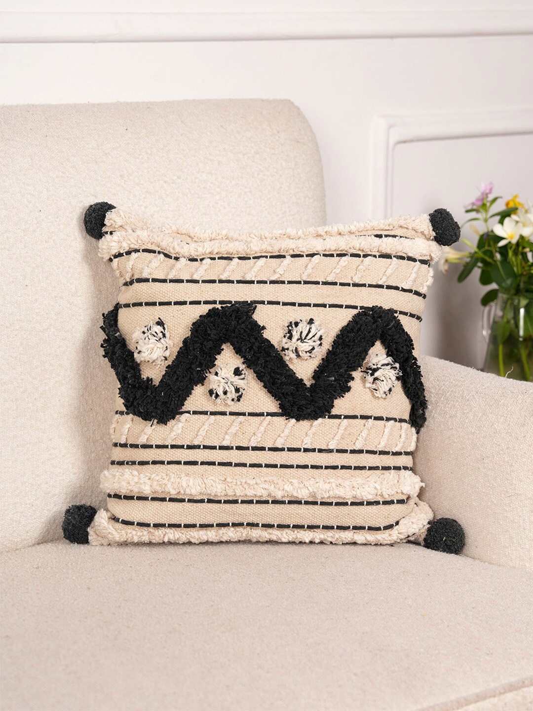 

Art Avenue Cream-Coloured & Black Square Cushion Covers