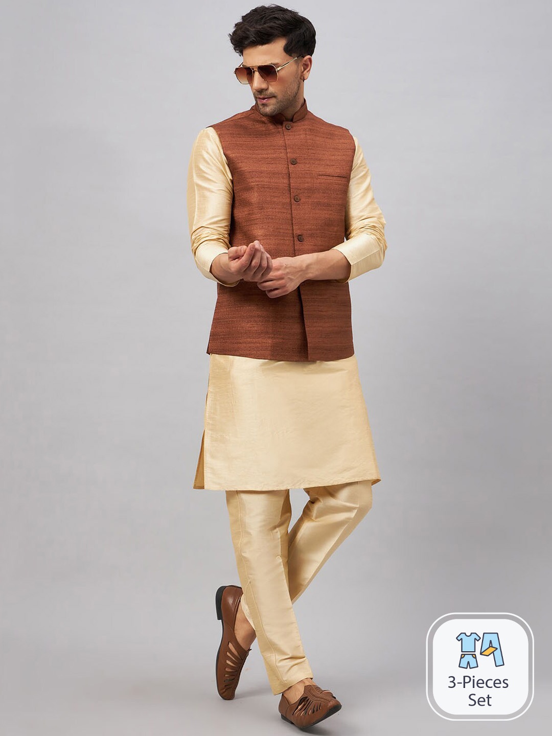 

VASTRAMAY Men Band Collar Regular Kurta With Pyjamas & Nehru Jacket, Gold