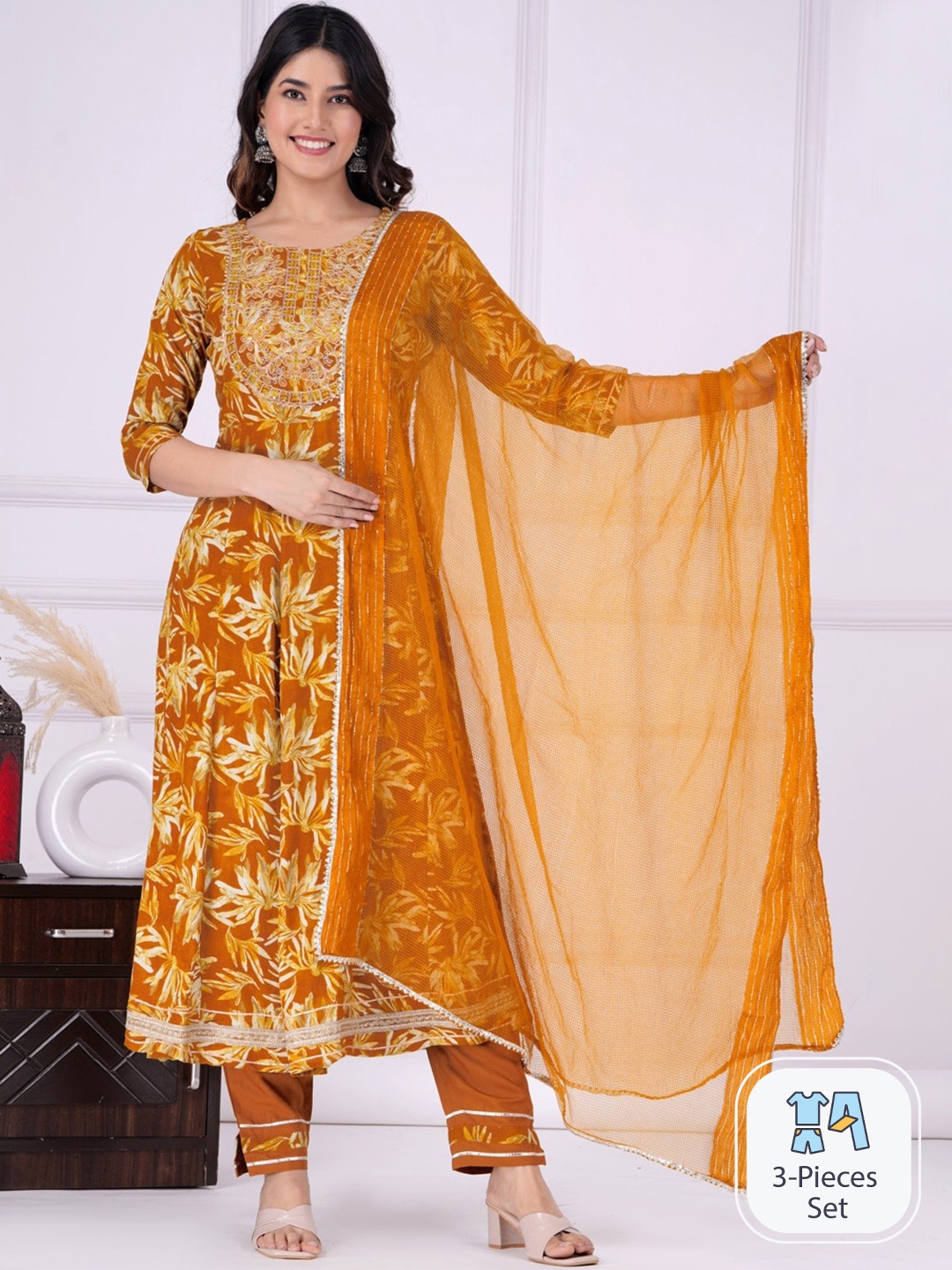 

UNISETS Floral Printed Regular Kurta With Trousers & Dupatta, Mustard