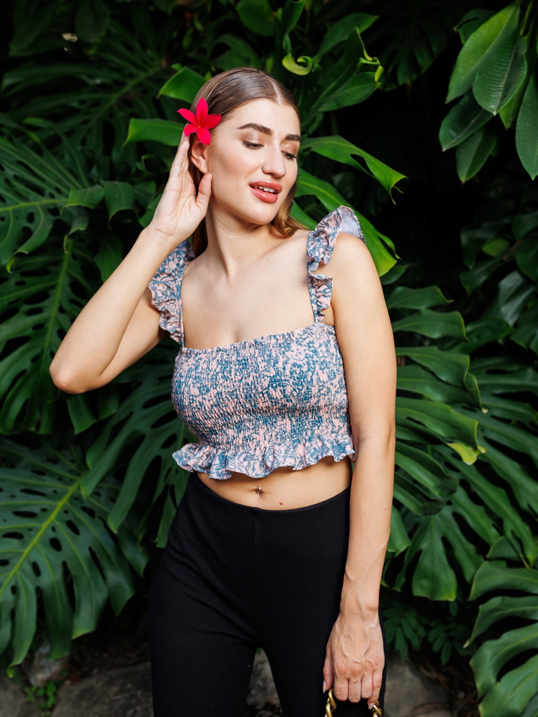 

Stylecast X Hersheinbox Beige & Blue Print Smocked Cotton Crop Top