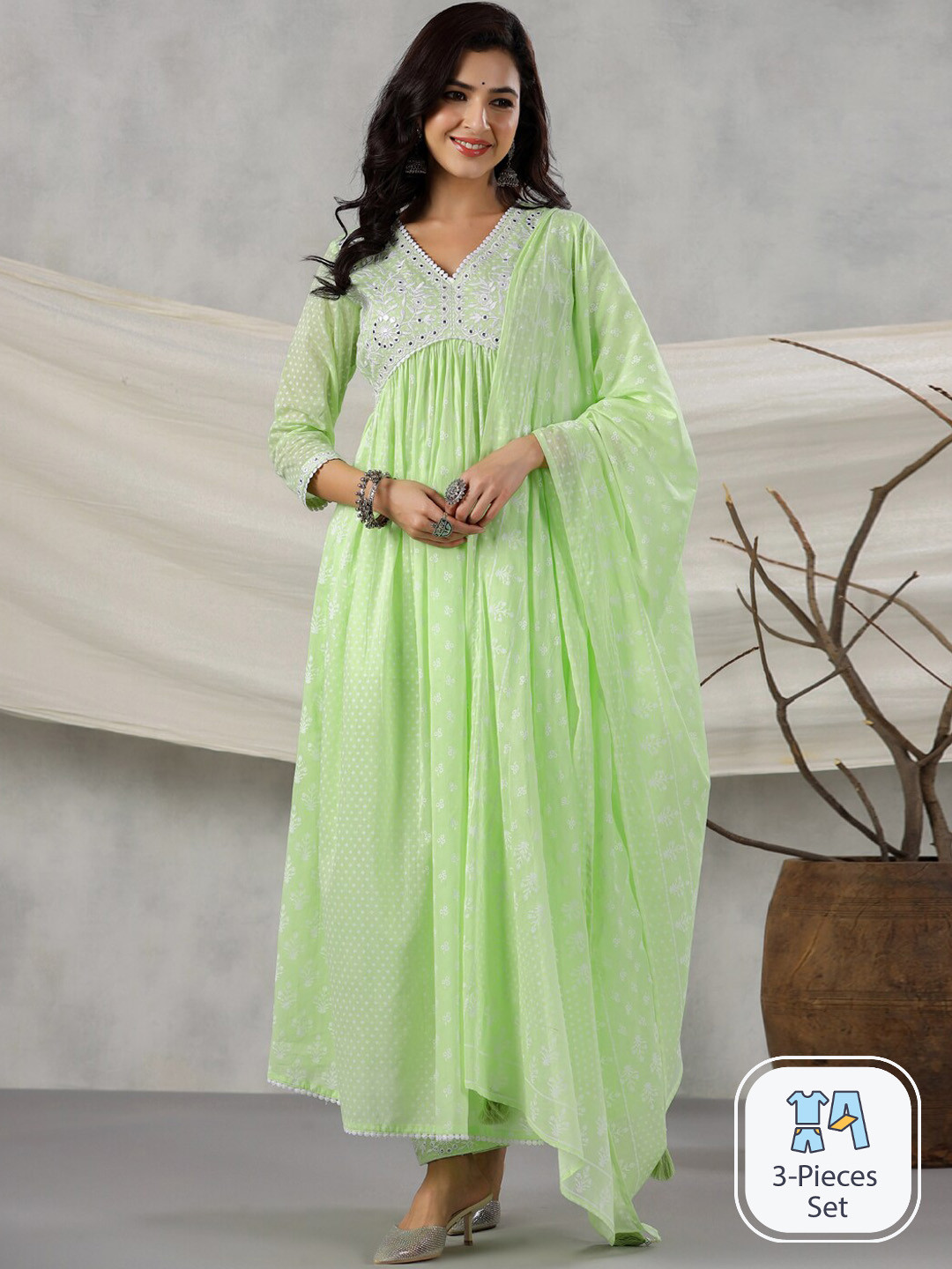 

Readiprint Fashions Floral Printed Pure Cotton Kurta With Palazzos & With Dupatta, Green