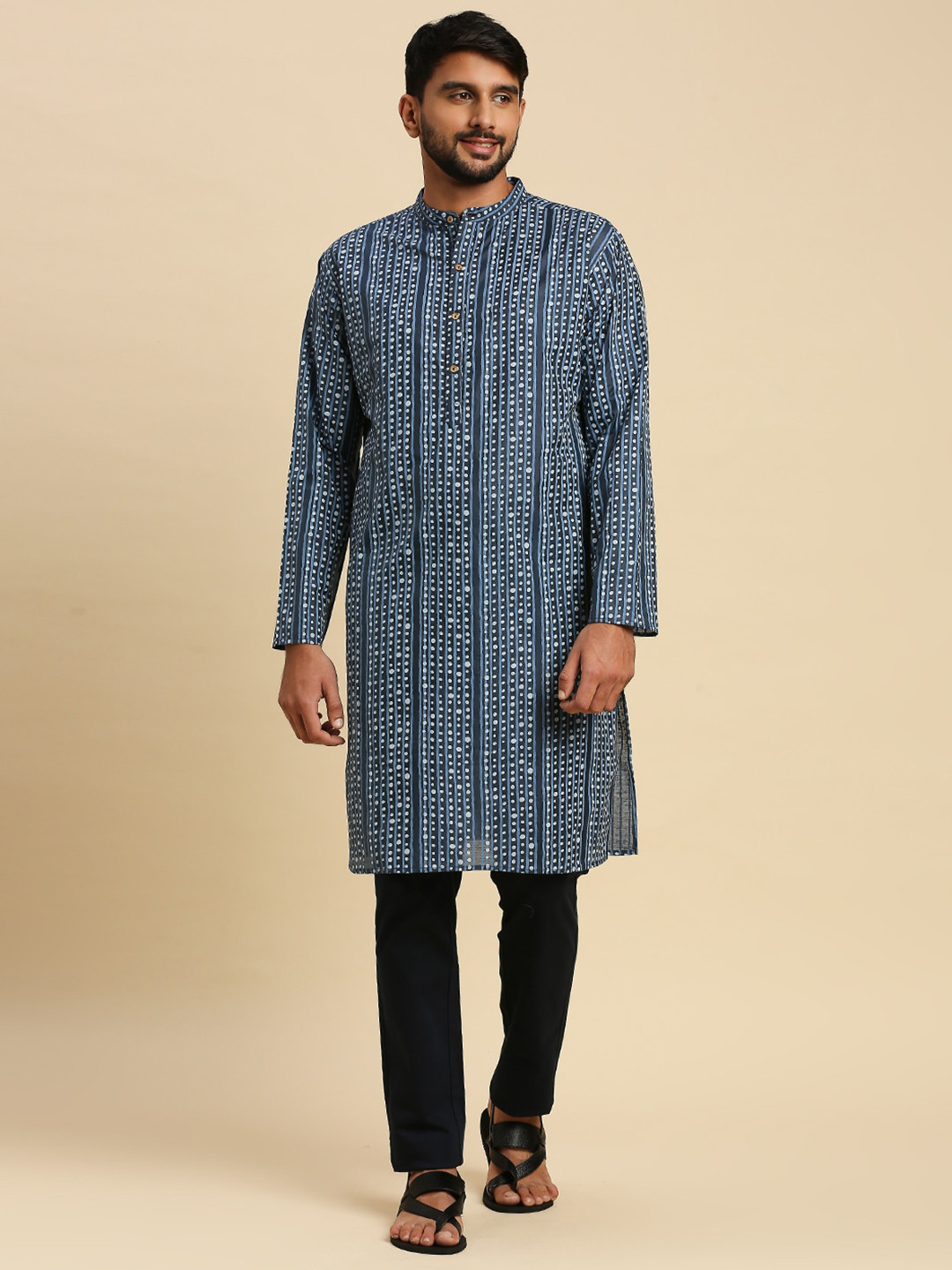 

Anubhutee Geometric Printed Mandarin Collar Long Sleeve Straight Kurta, Navy blue