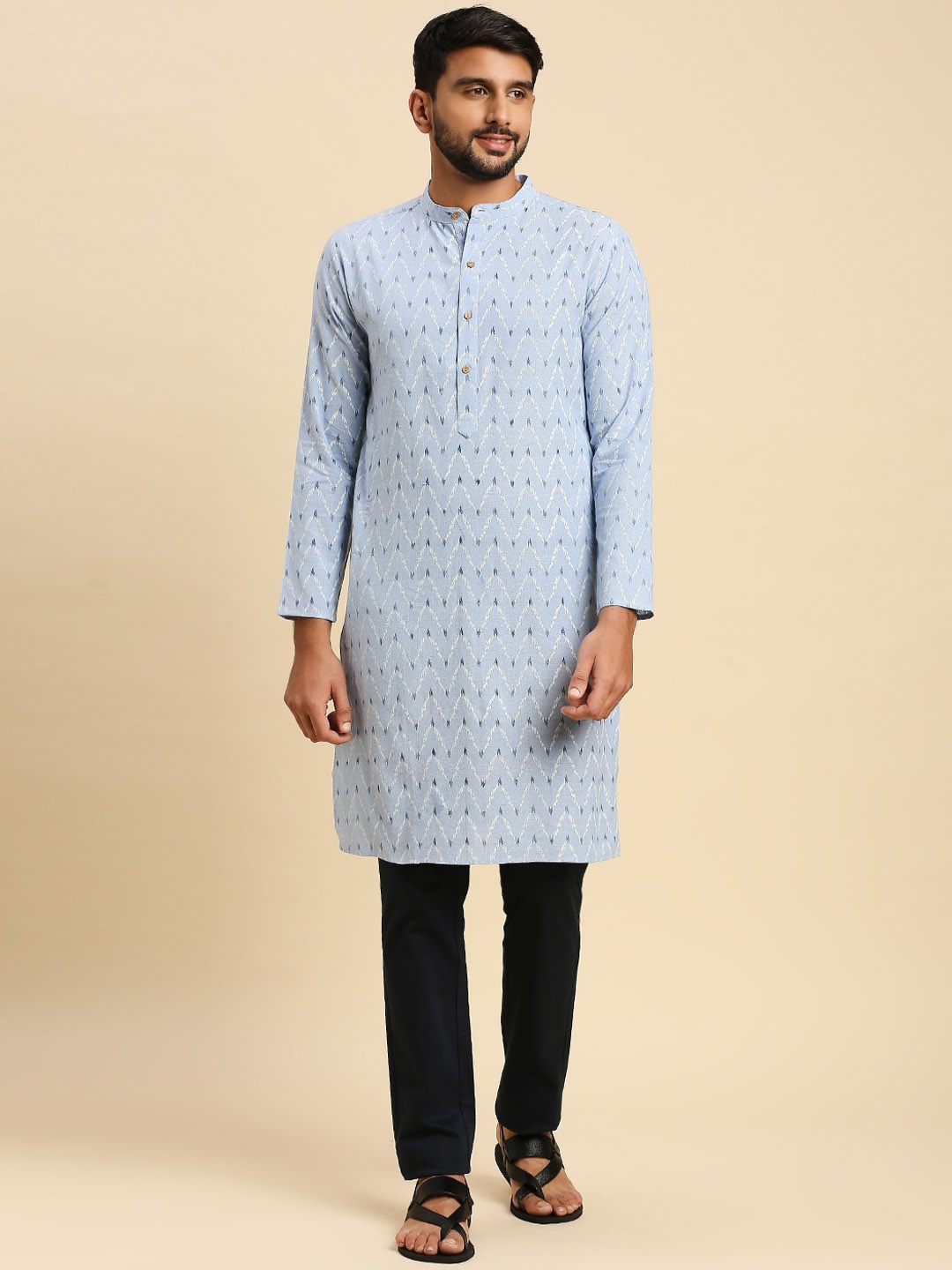 

Anubhutee Men Ethnic Motifs Printed Mandarin Collar Kurta, Blue