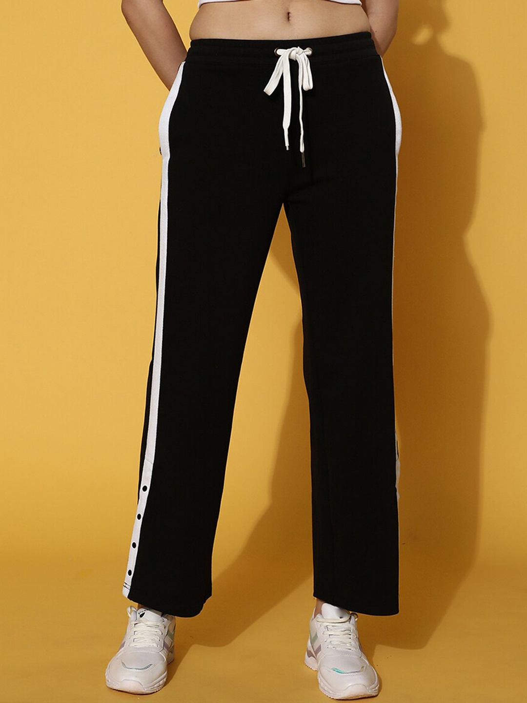 

JUNEBERRY Women Straight Fit Cotton Track Pants, Black
