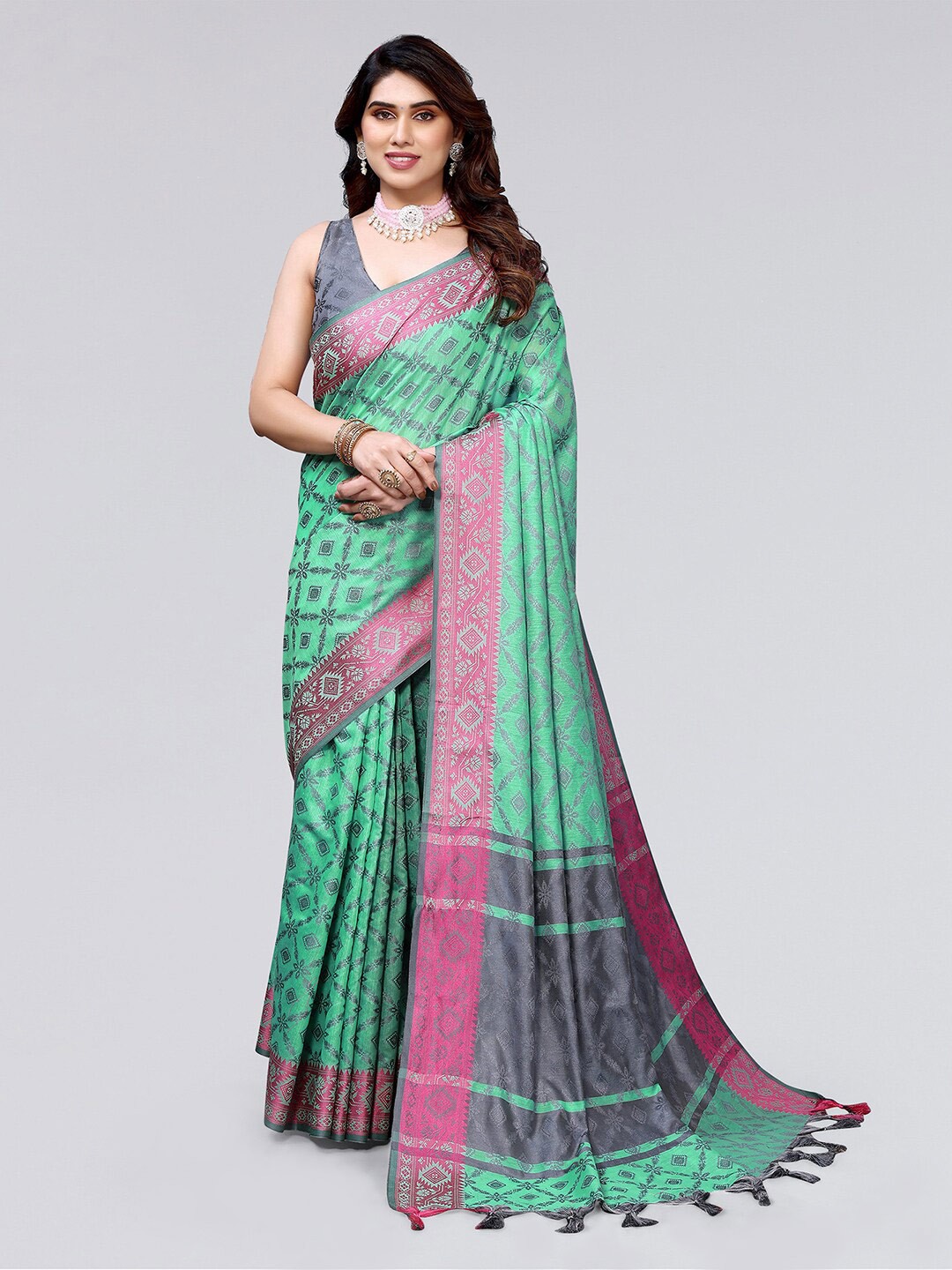

SIRIL Geometric Woven Design Silk Cotton Saree, Green