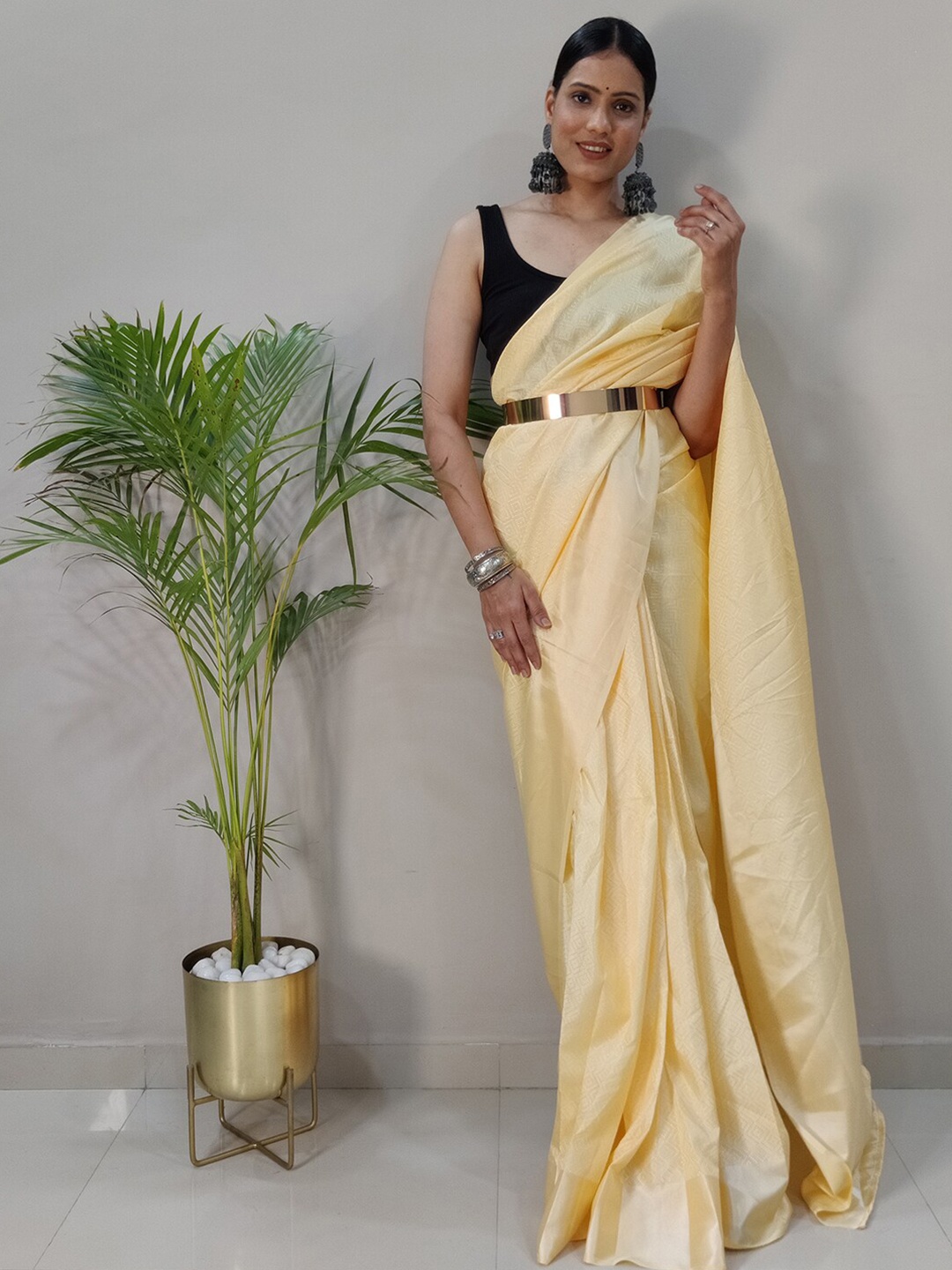 

Satrani Silk Blend Ready To Wear Saree, Cream
