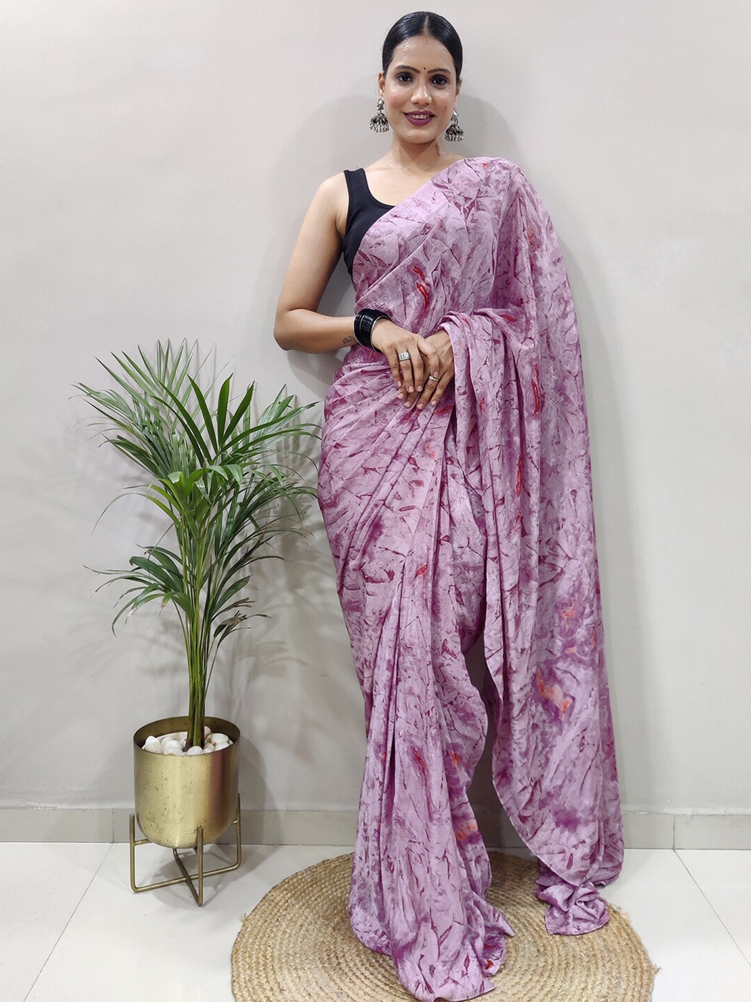 

Satrani Printed Ready To Wear Poly Chiffon Saree, Purple