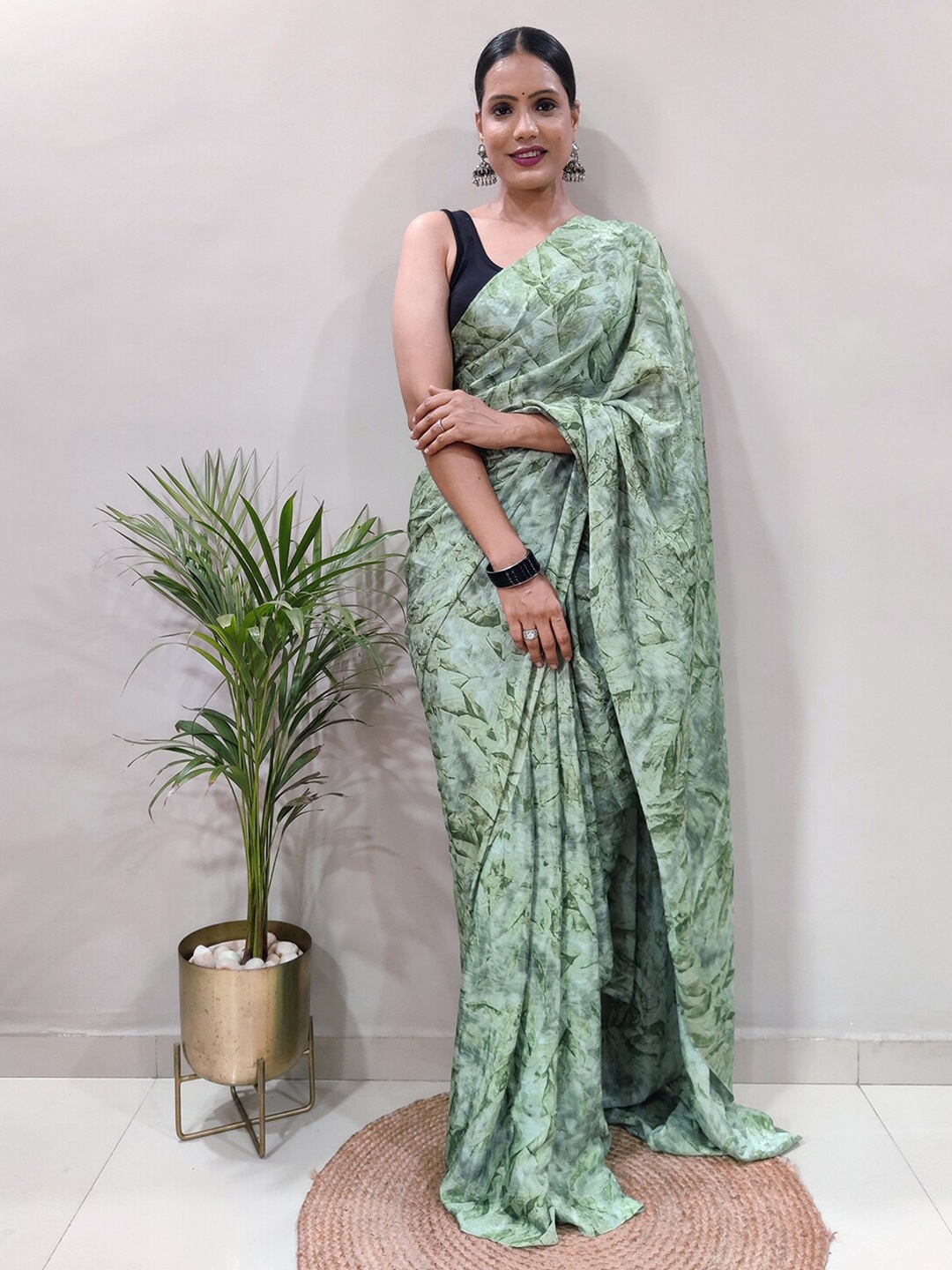 

Satrani Printed Ready To Wear Poly Chiffon Saree, Lime green