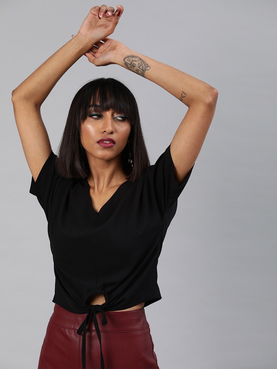 

Sera Black V-Neck Tie-Ups Detail Top