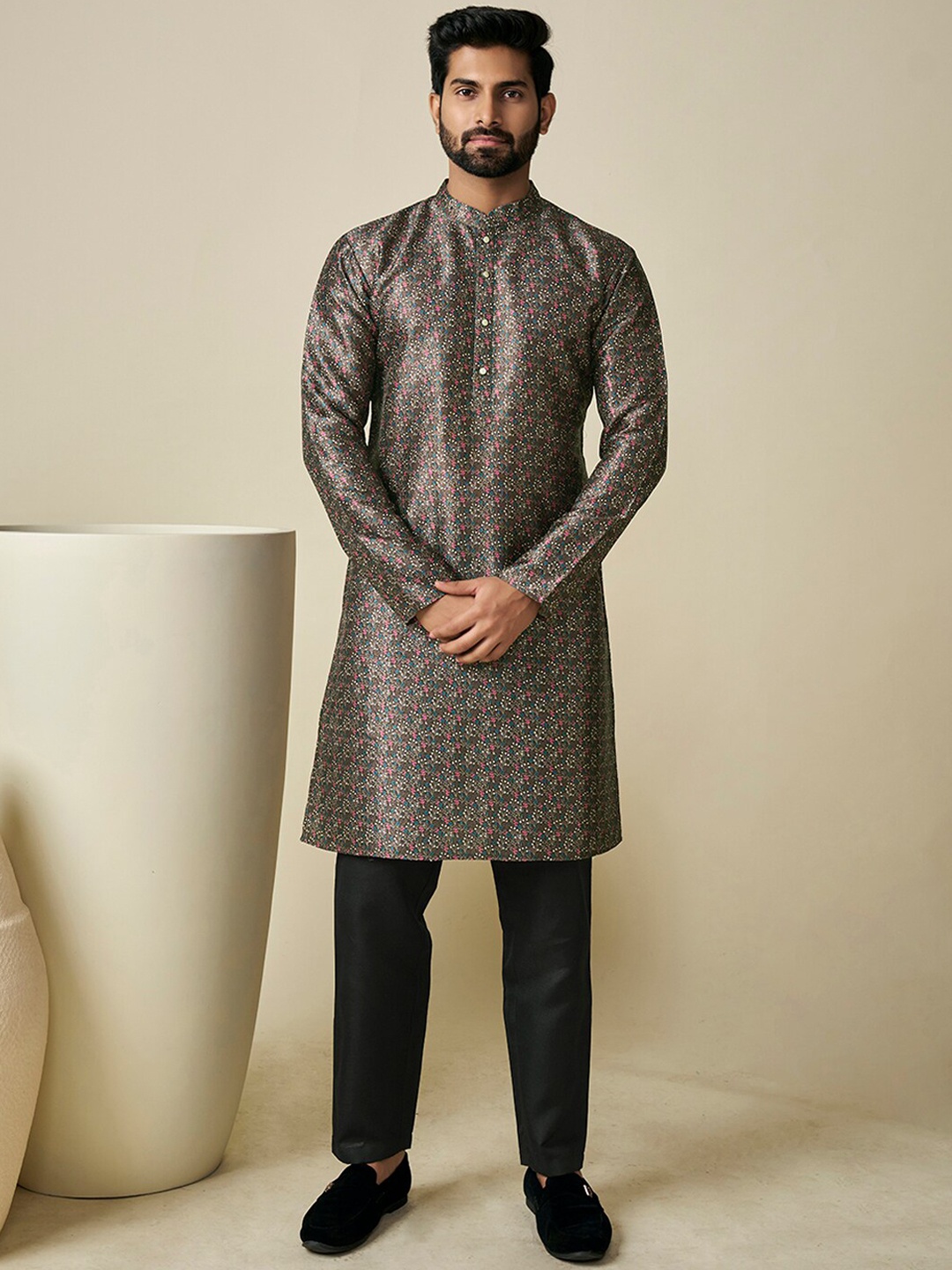 

Inddus Geometric Woven Design Mandarin Collar Regular Kurta, Green