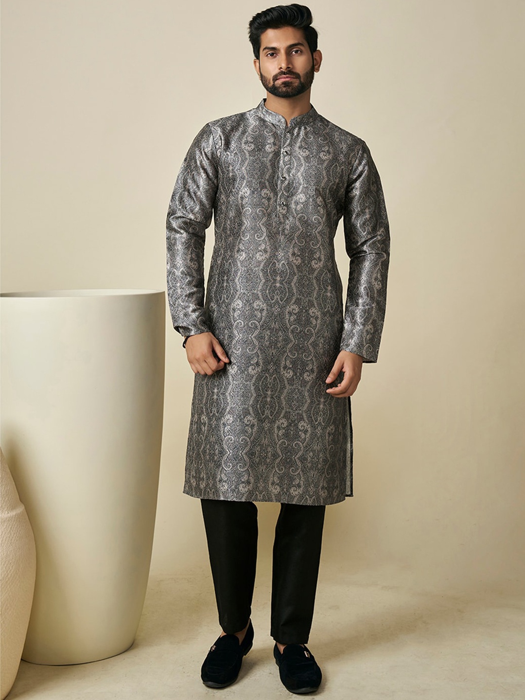 

Inddus Ethnic Motifs Printed Mandarin Collar Kurta, Black