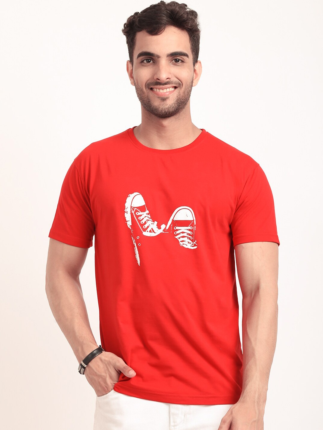 

HOUSE OF VEDAS Graphic Printed Short Sleeves T-shirt, Red