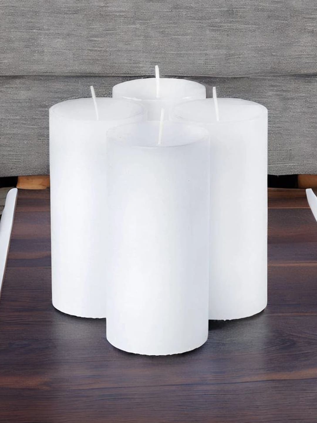 

Aromatic Fables White 4 Pieces Scented Pillar Candles
