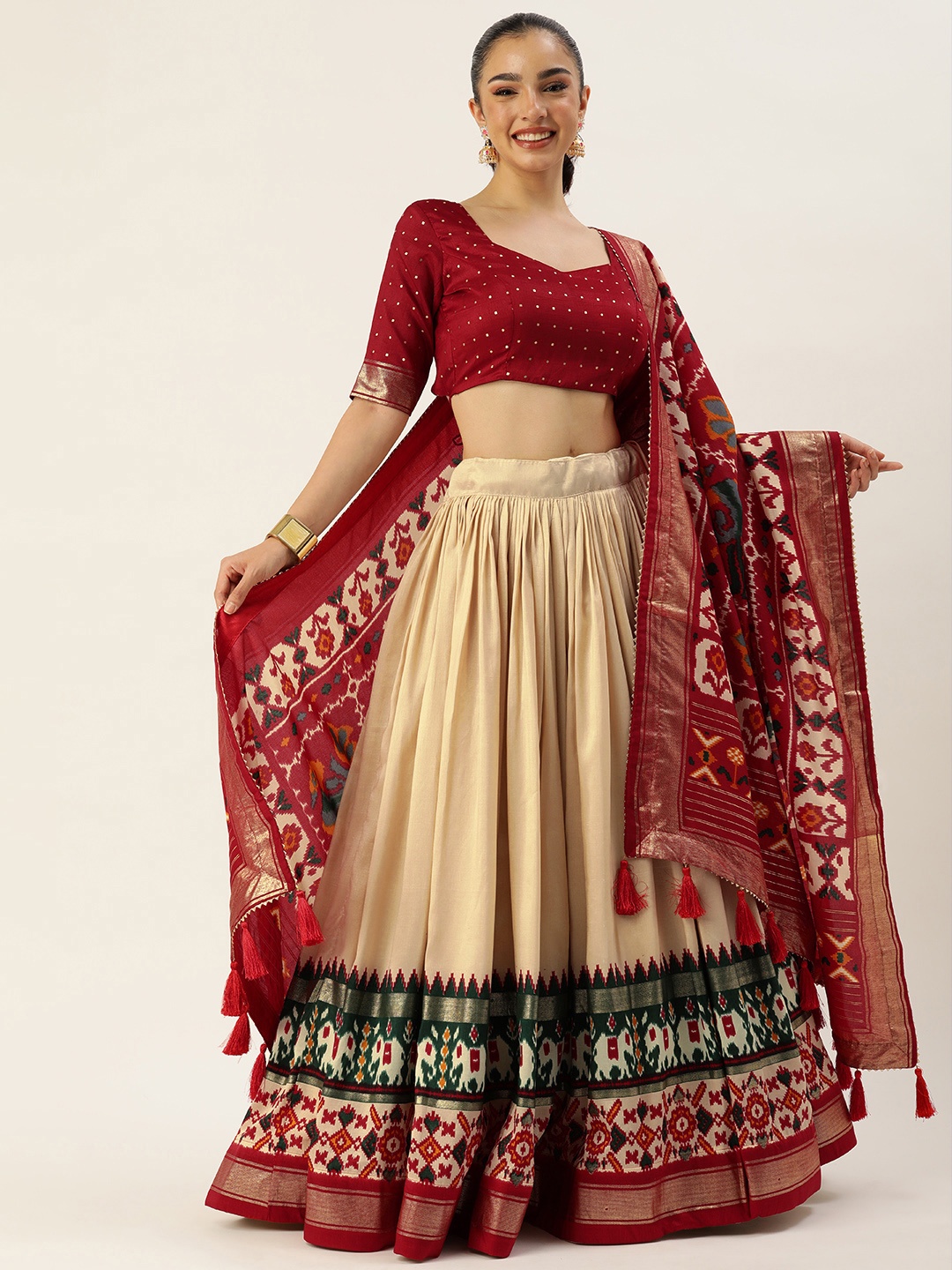 

LOOKNBOOK ART Woven Design Foil Print Lehenga & Blouse With Dupatta, Off white