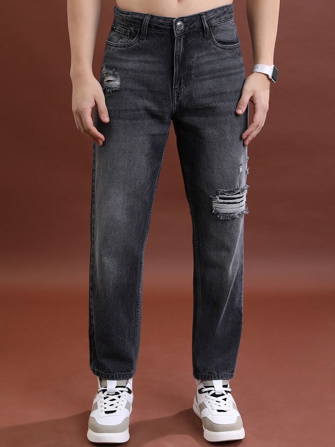 

HIGHLANDER Men Straight Fit Mildly Distressed Light Fade Jeans, Grey
