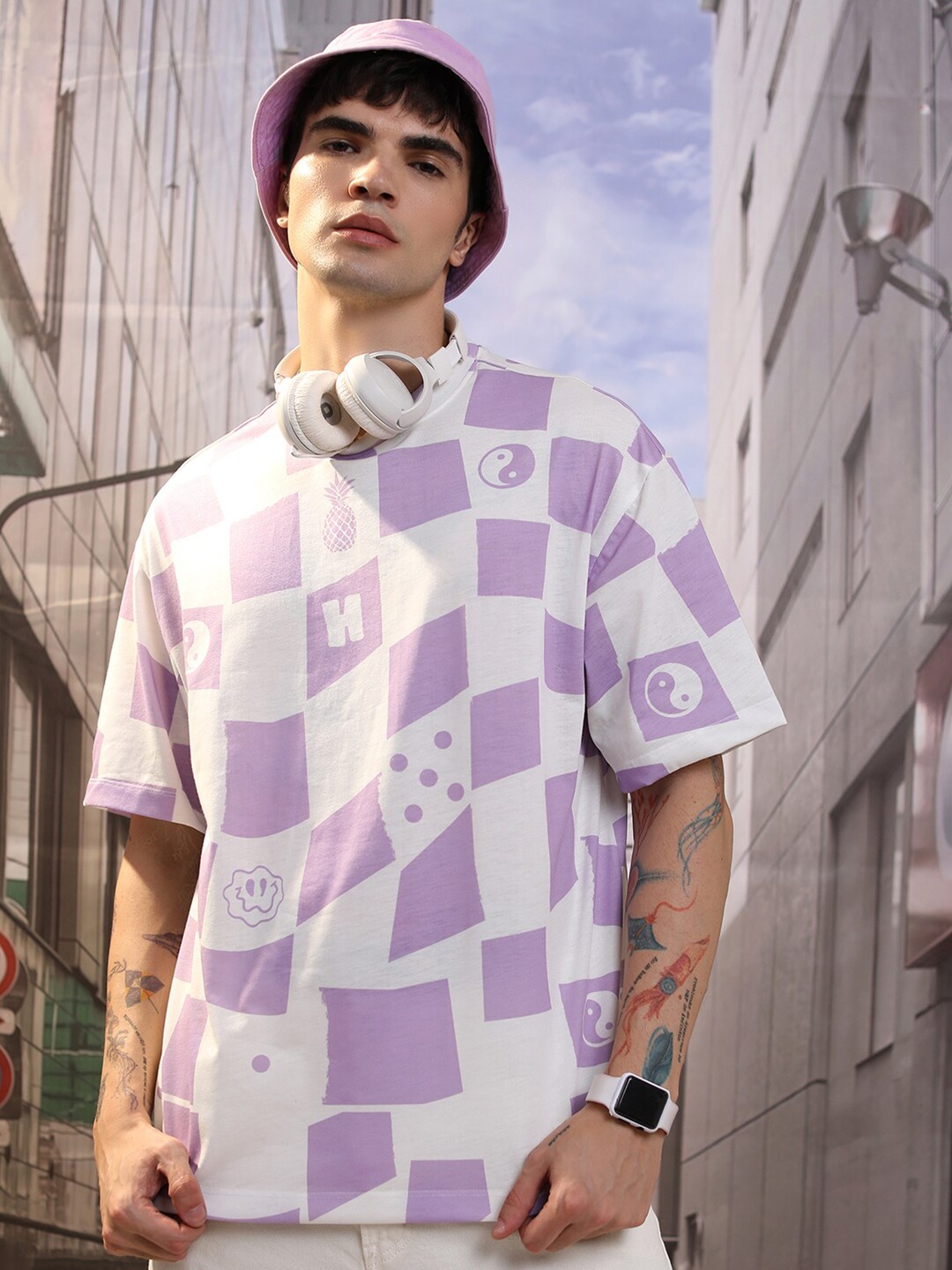 

HIGHLANDER Unisex Checked Drop Shoulder Oversized T-shirt, White