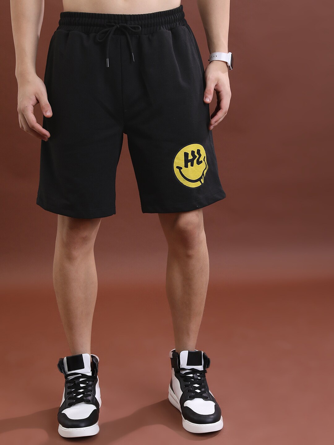 

HIGHLANDER Men Graphic Printed Mid-Rise Shorts, Black