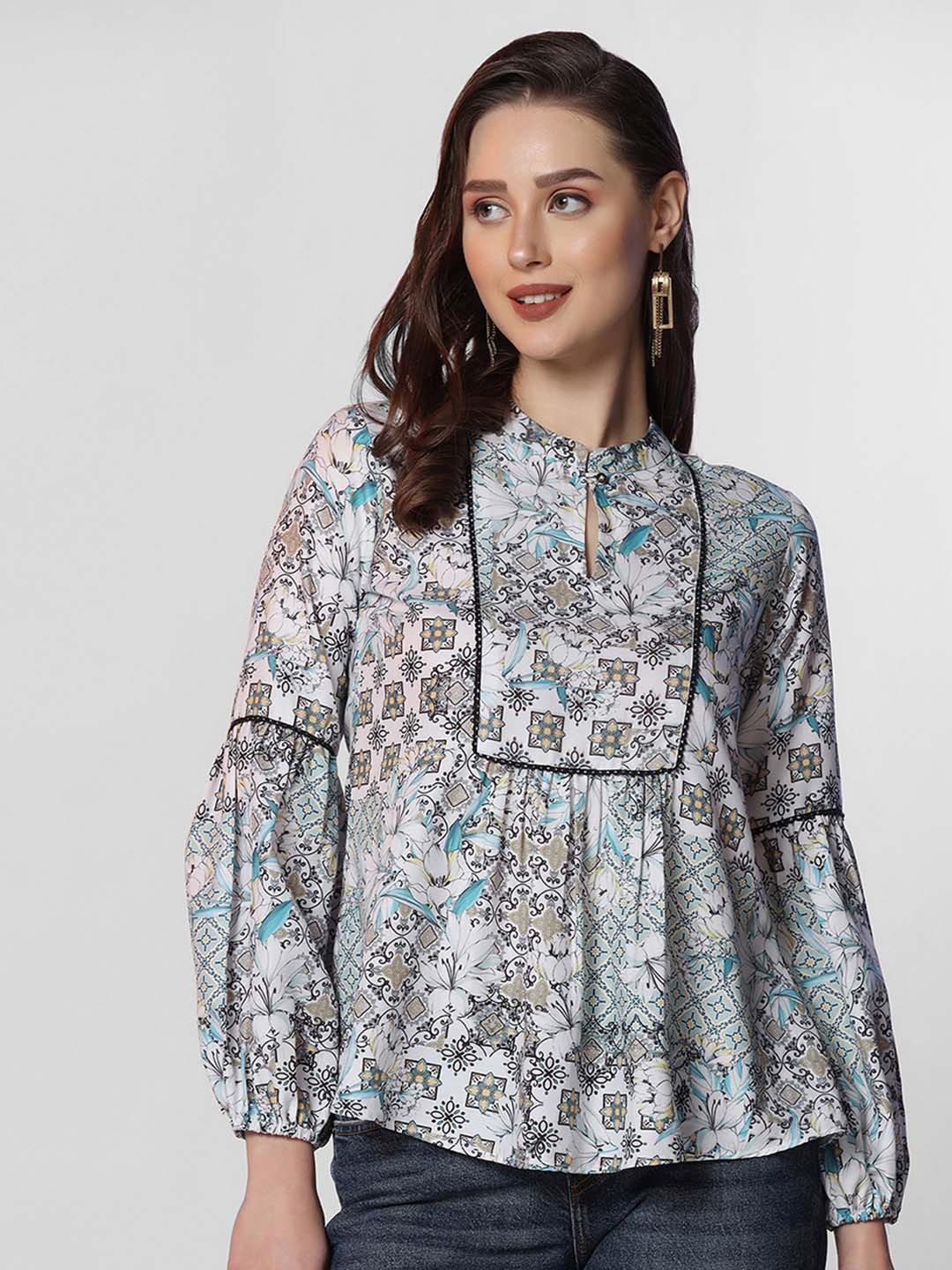 

Selvia Floral Printed Keyhole Neck Puff Sleeves Top, White