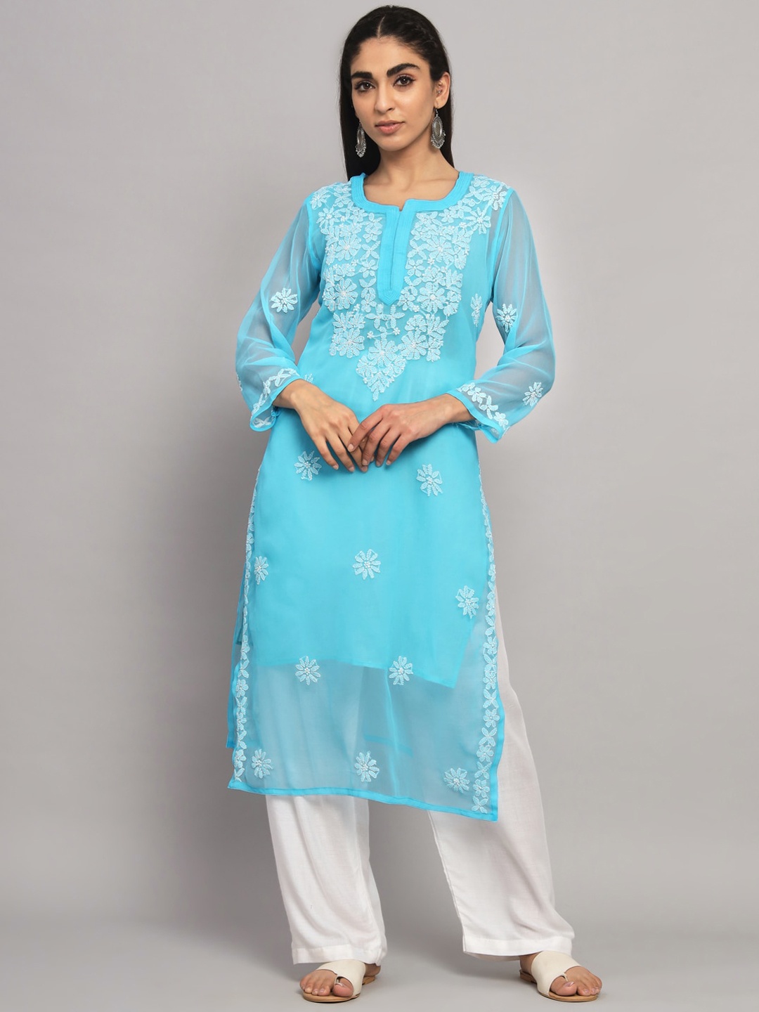 

PARAMOUNT CHIKAN Floral Motifs Chikankari Kurta With Slip, Blue