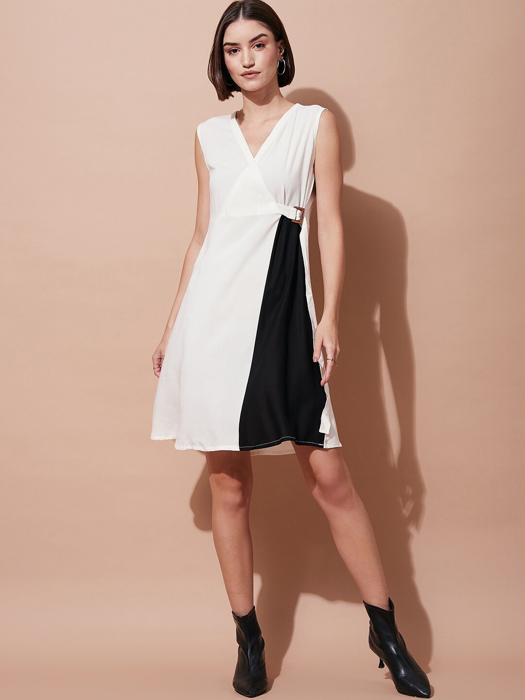 

DressBerry Colourblock V-Neck Belted A-Line Dress, White