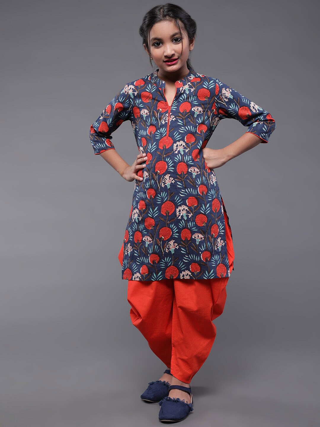 

Aks Kids Girls Floral Printed Pure Cotton Kurta With Dhoti Pants, Blue