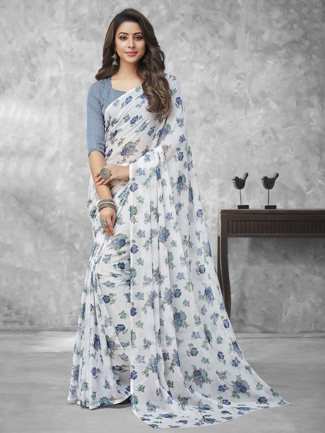 

Mitera Grey & White Floral Printed Saree