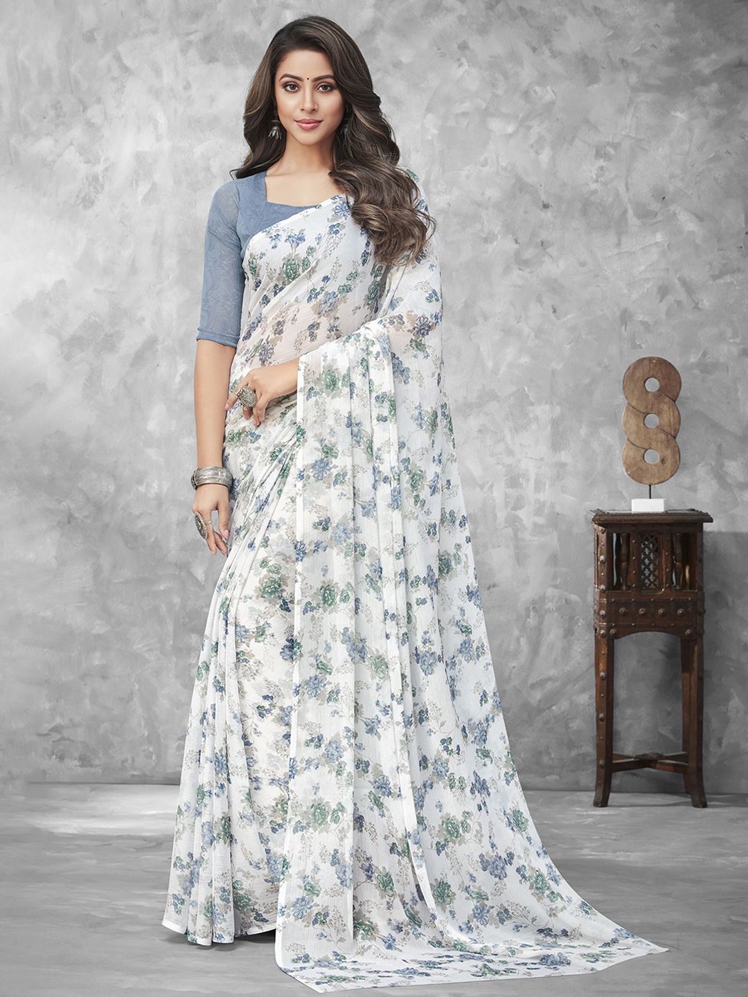 

Mitera Grey & White Floral Printed Saree