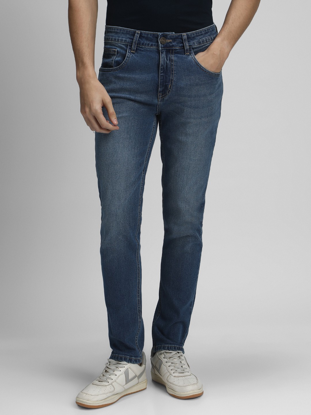 

Dennis Lingo Men Clean Look Mid-Rise Light Fade Jeans, Blue