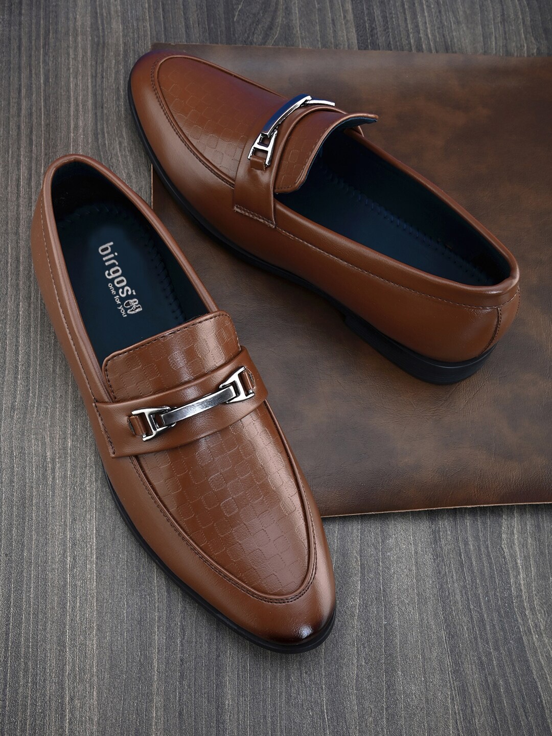 

birgos Men Textured Formal Horsebit Loafers, Tan