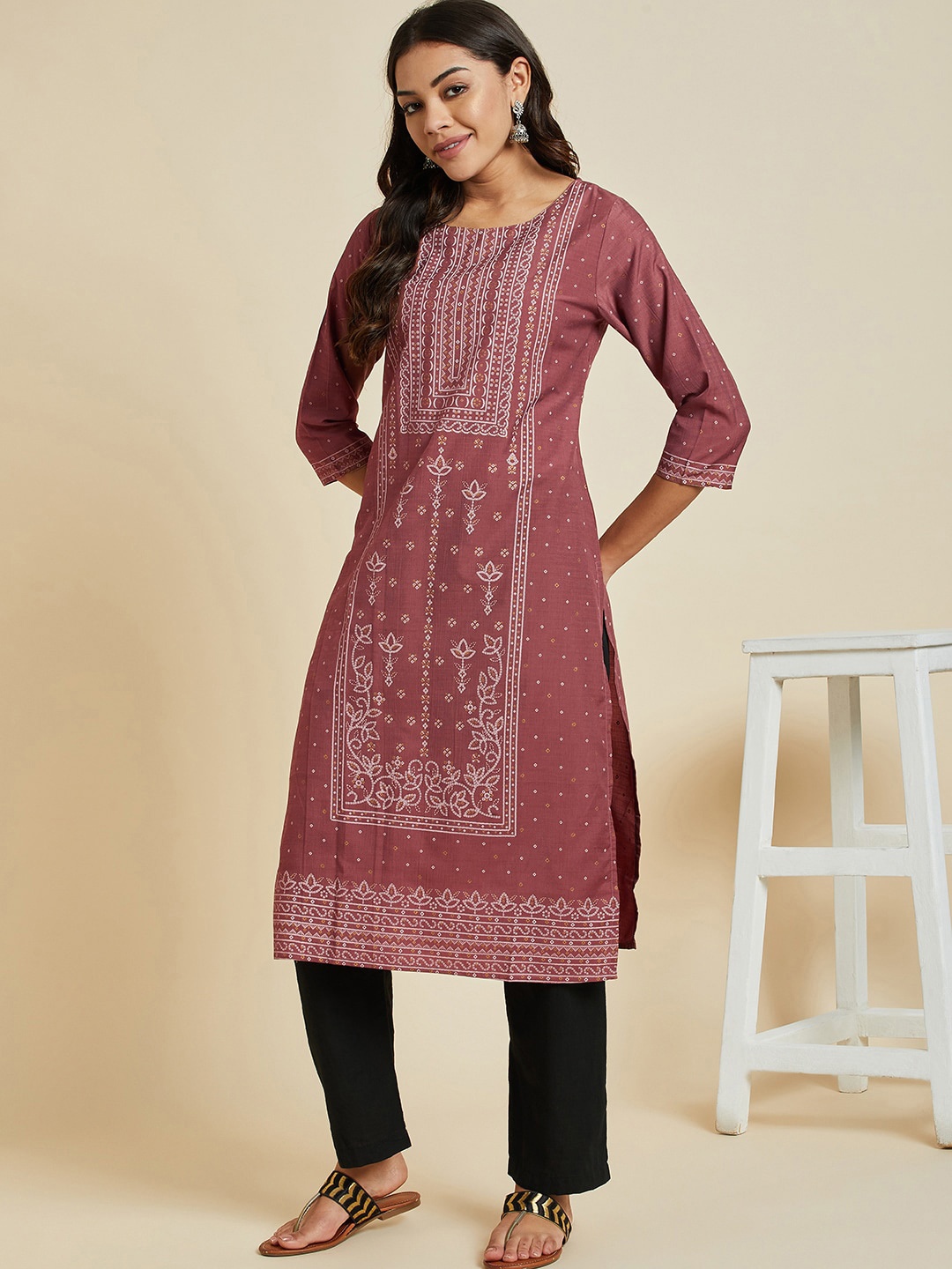 

Sangria Floral Embroidered Round Neck Straight Kurta, Mauve