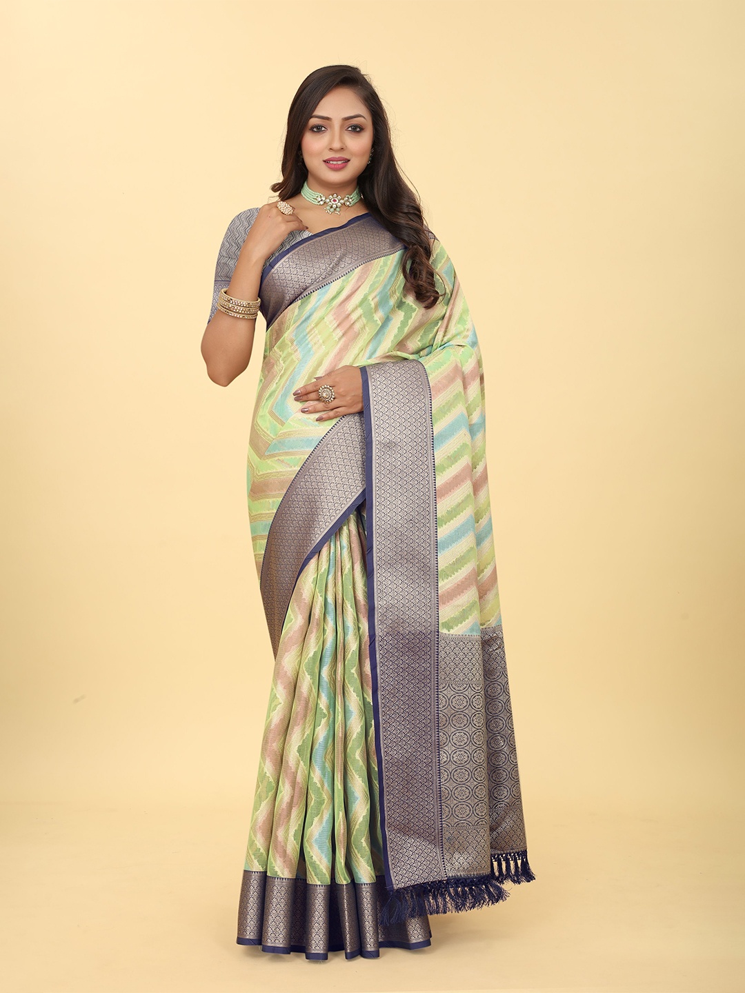 

Kiwie Ethnic Motifs Woven Design Zari Banarasi Saree, Green