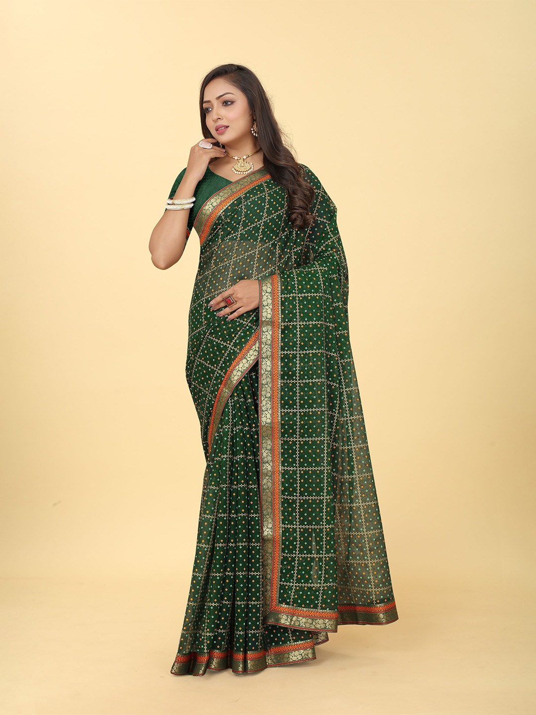 

Kiwie Bandhani Printed Zari Saree, Green