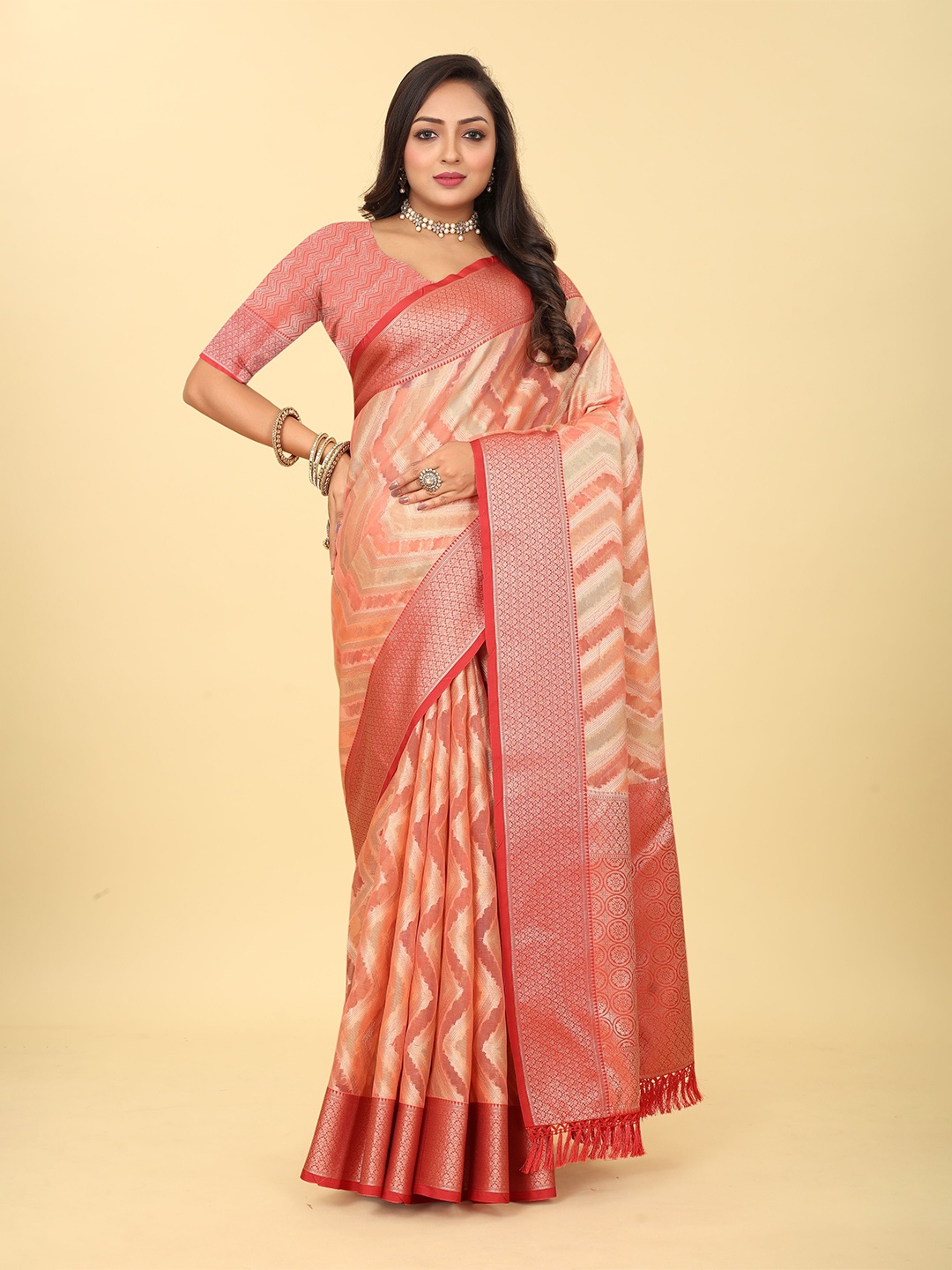 

Kiwie Ethnic Motifs Woven Design Zari Banarasi Saree, Pink
