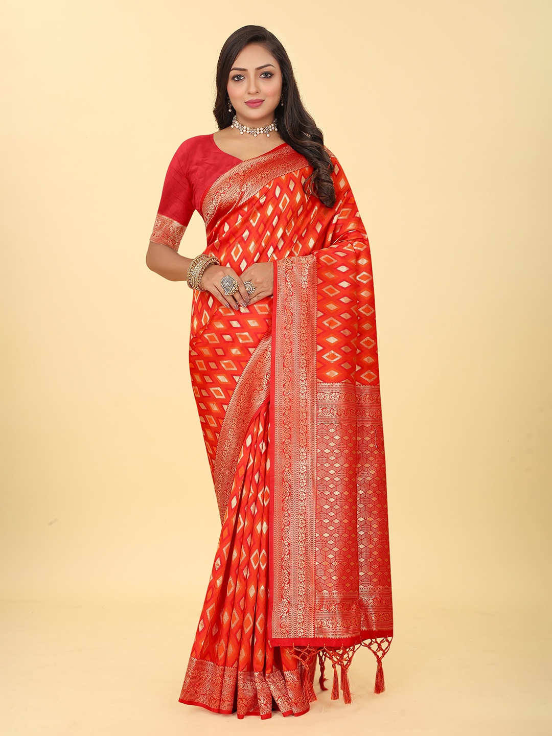 

Kiwie Geometric Woven Design Zari Banarasi Saree, Red